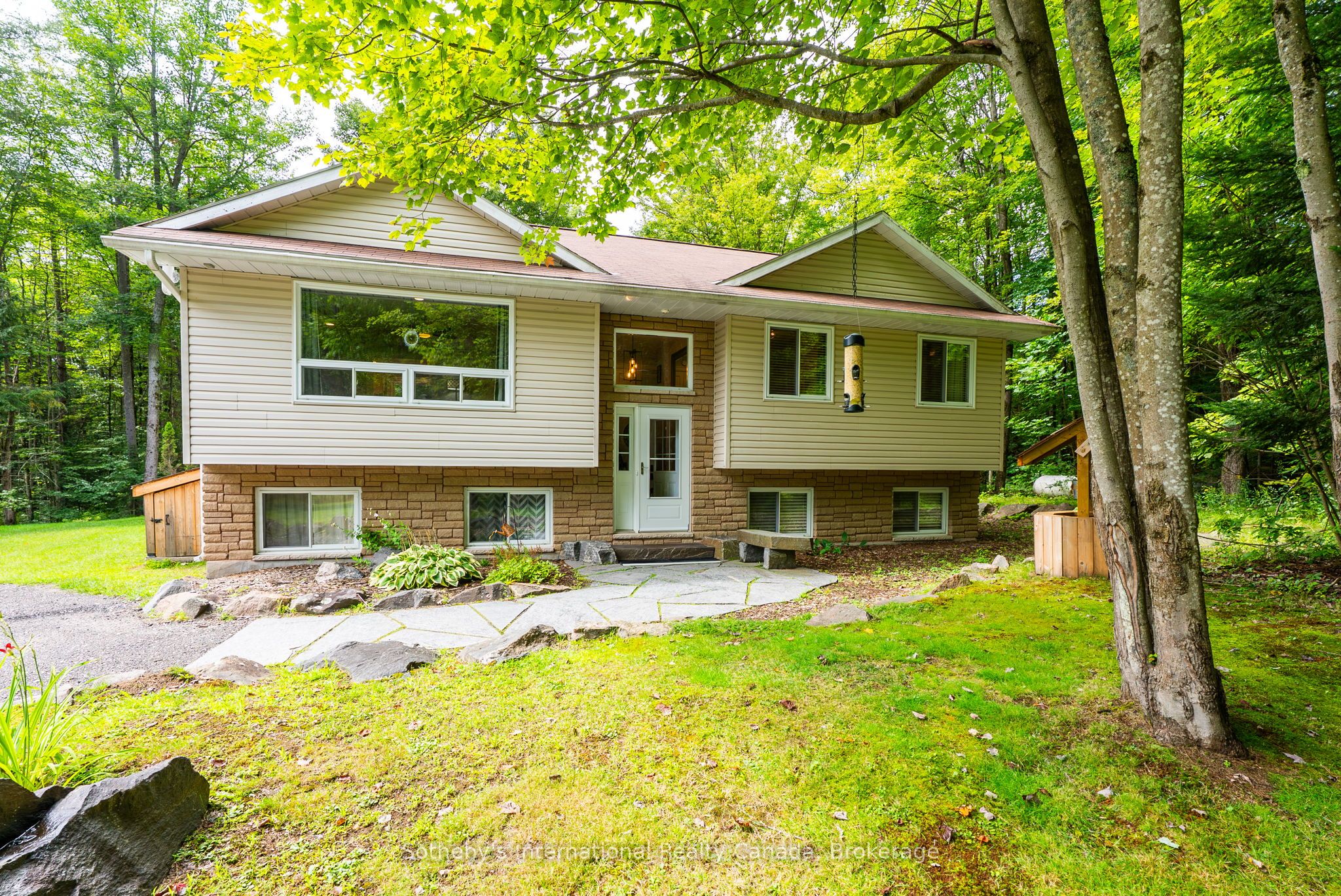 1261 Falkenburg Road, Muskoka Lakes, ON P1L 1X4