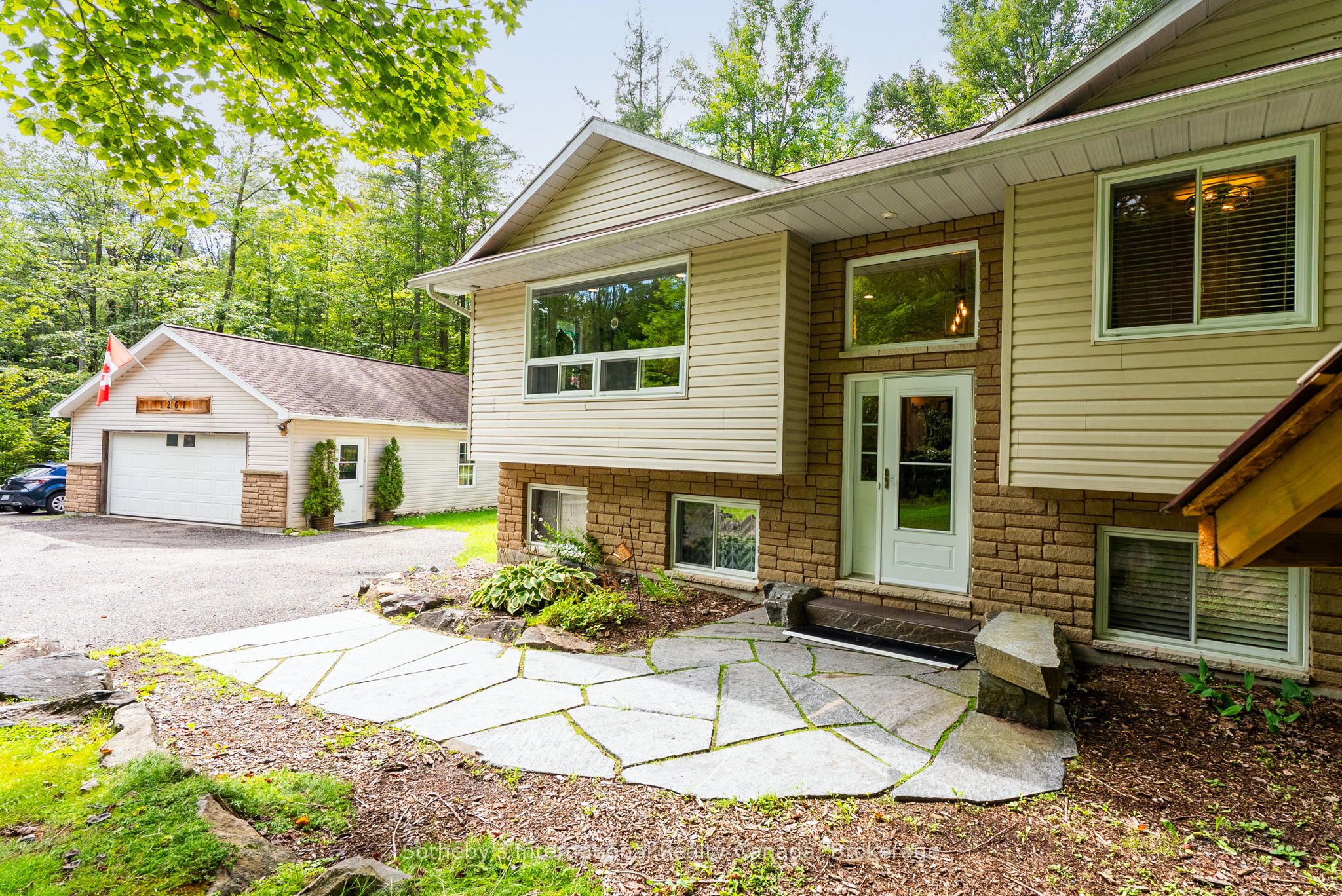 1261 Falkenburg Road, Muskoka Lakes, ON P1L 1X4 photo 4