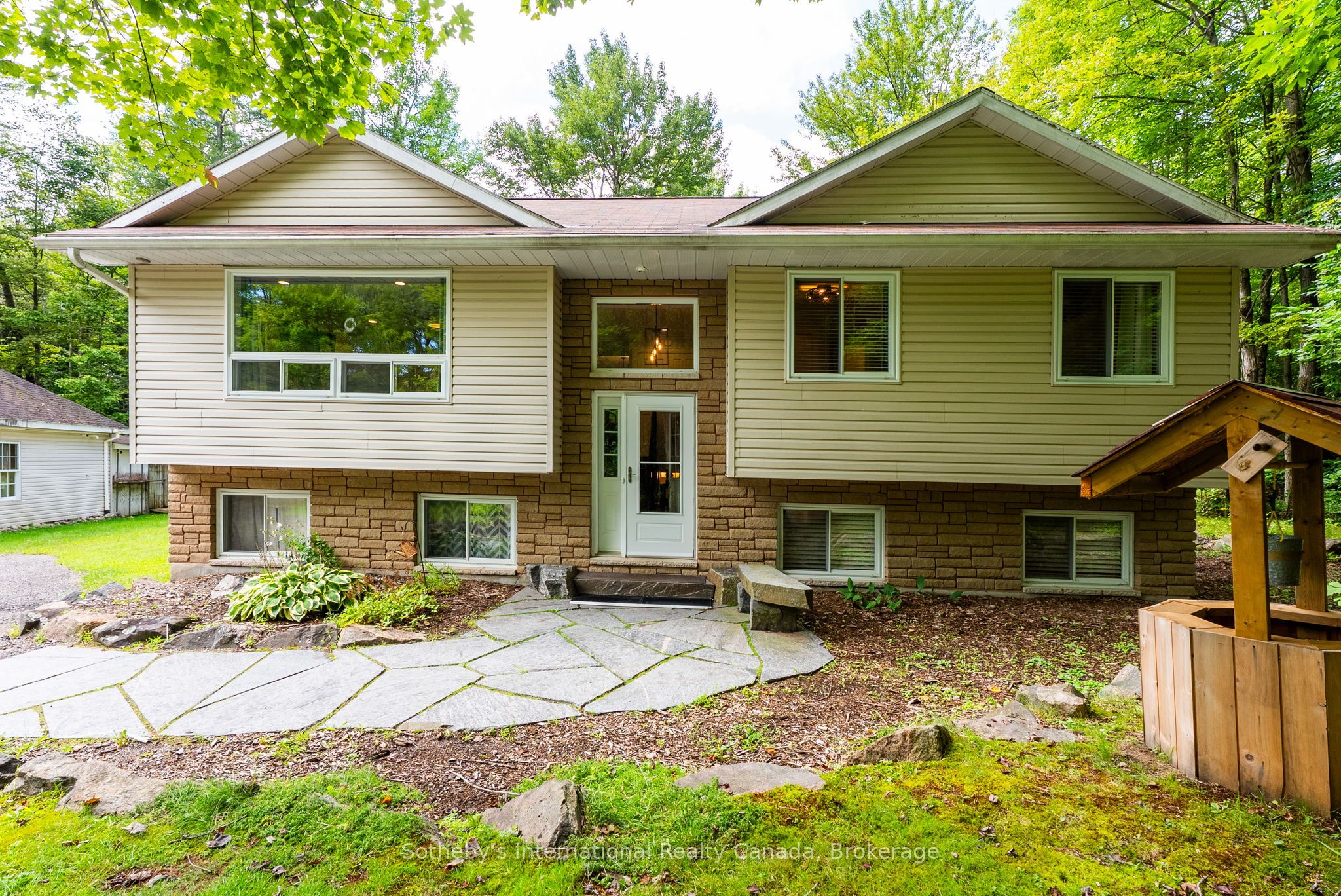 1261 Falkenburg Road, Muskoka Lakes, ON P1L 1X4 photo 5
