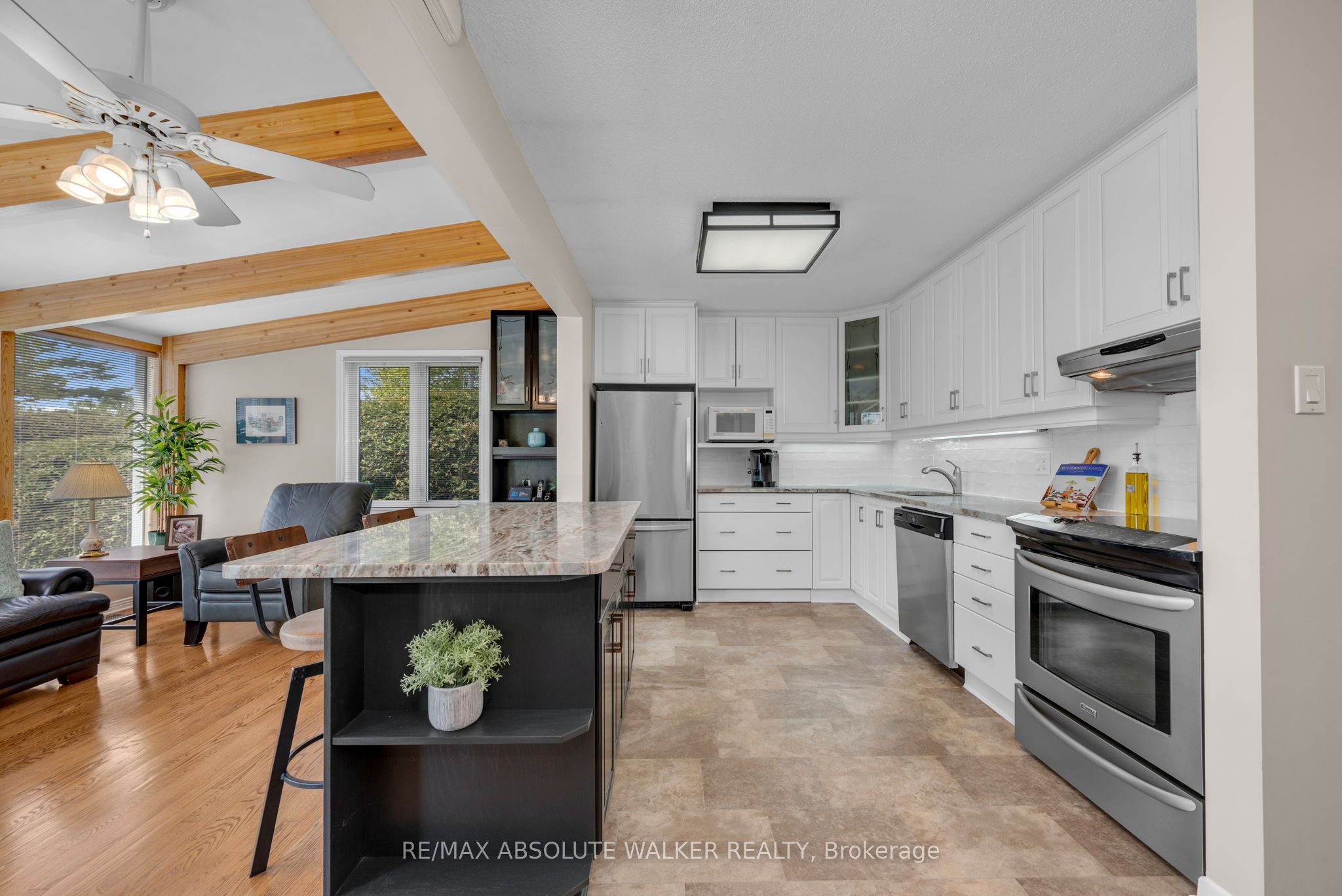 5 West Herrington Court, Crystal Bay - Rocky Point - Bayshore, ON K2H 6B9 photo 3