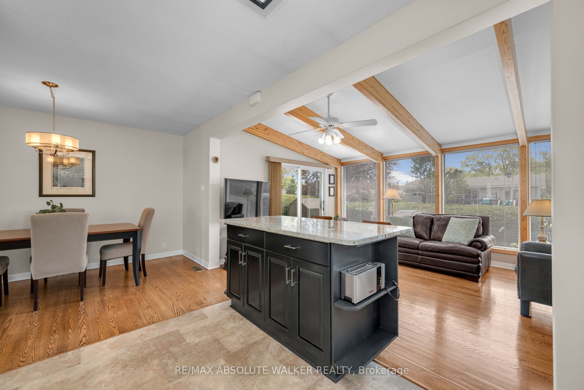 5 West Herrington Court, Crystal Bay - Rocky Point - Bayshore, ON K2H 6B9 photo 4