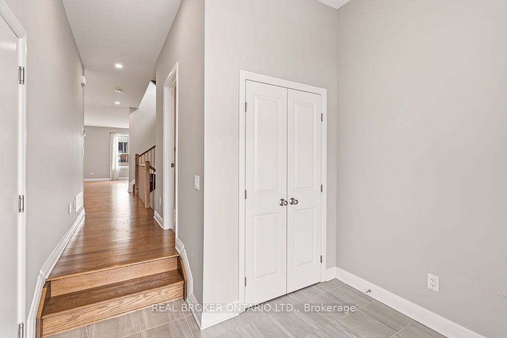 78 Michael Stoqua Street, Manor Park - Cardinal Glen and Area, ON K1K 5A2 photo 4