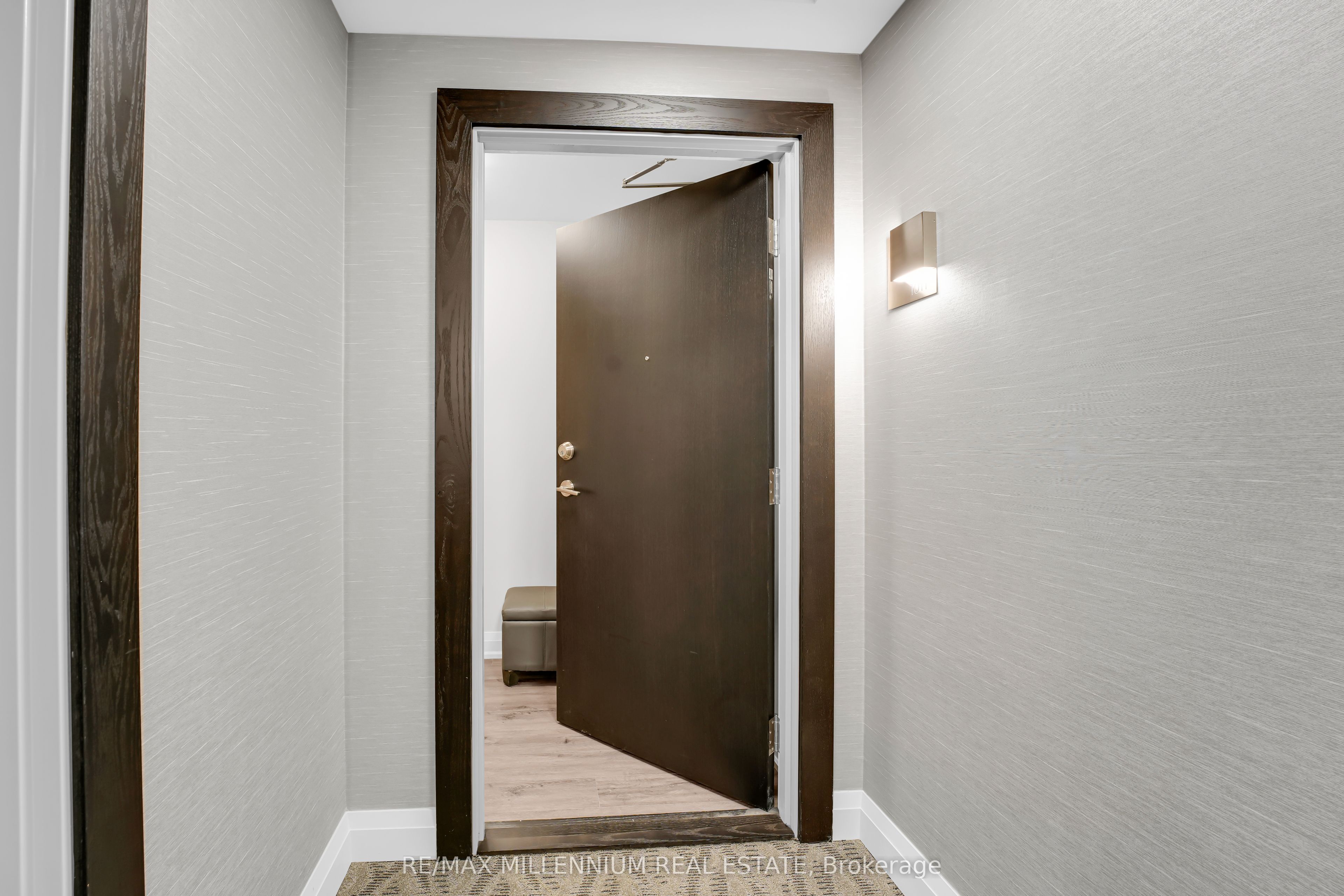 385 Winston Road 1011, Grimsby, ON L3M 4E8 photo 3