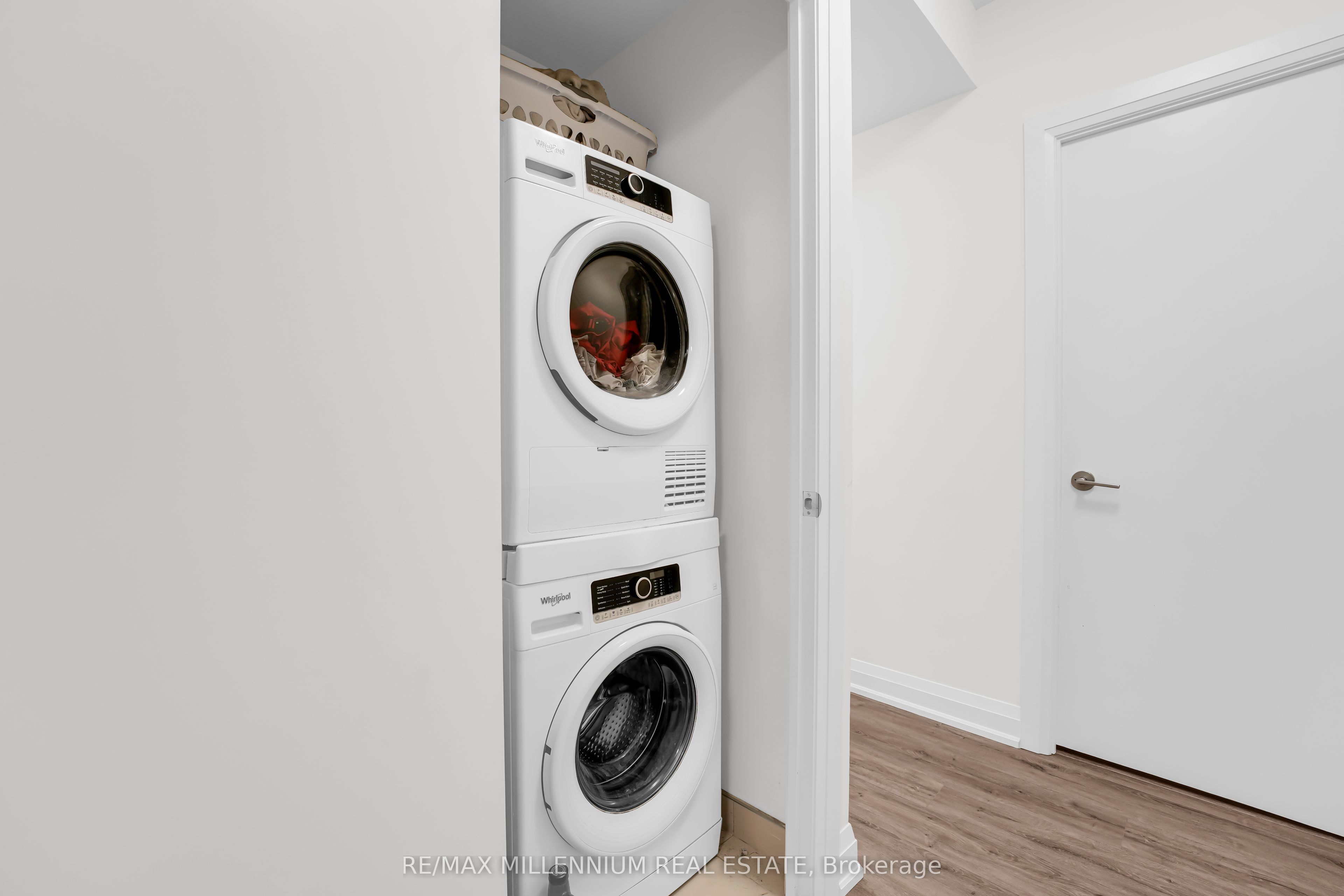 385 Winston Road 1011, Grimsby, ON L3M 4E8 photo 5