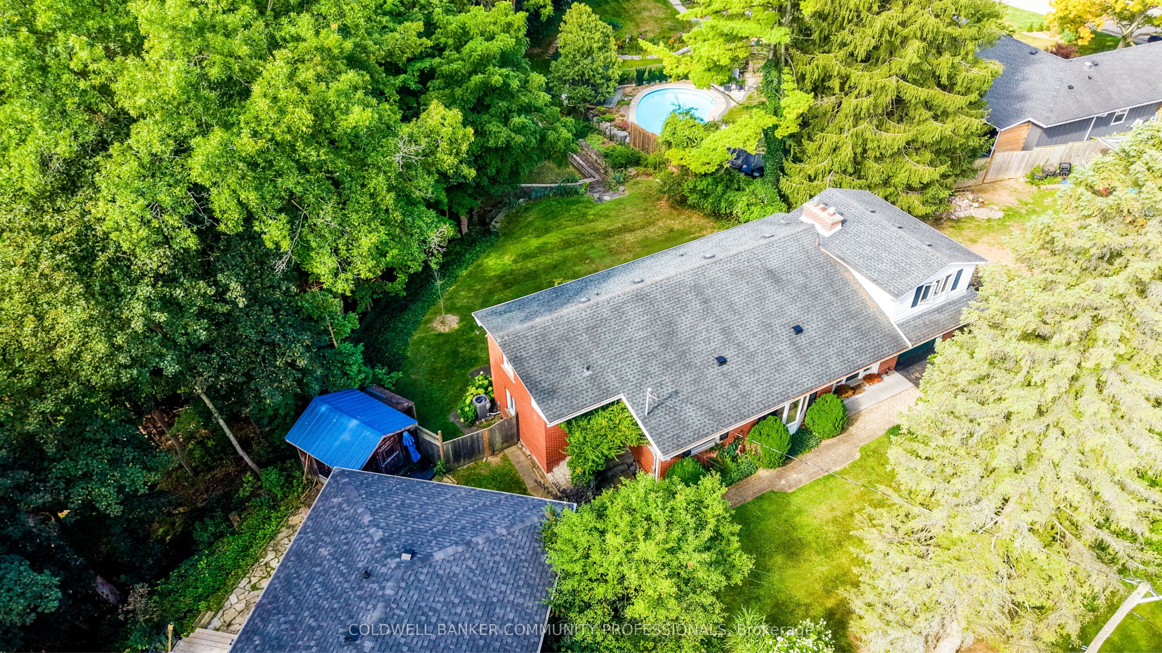 4 Mayfair Court, Hamilton, ON L9H 3P2