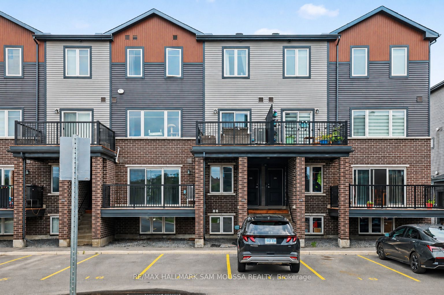 215 Eldorado Private A, Kanata, ON K2K 0N9