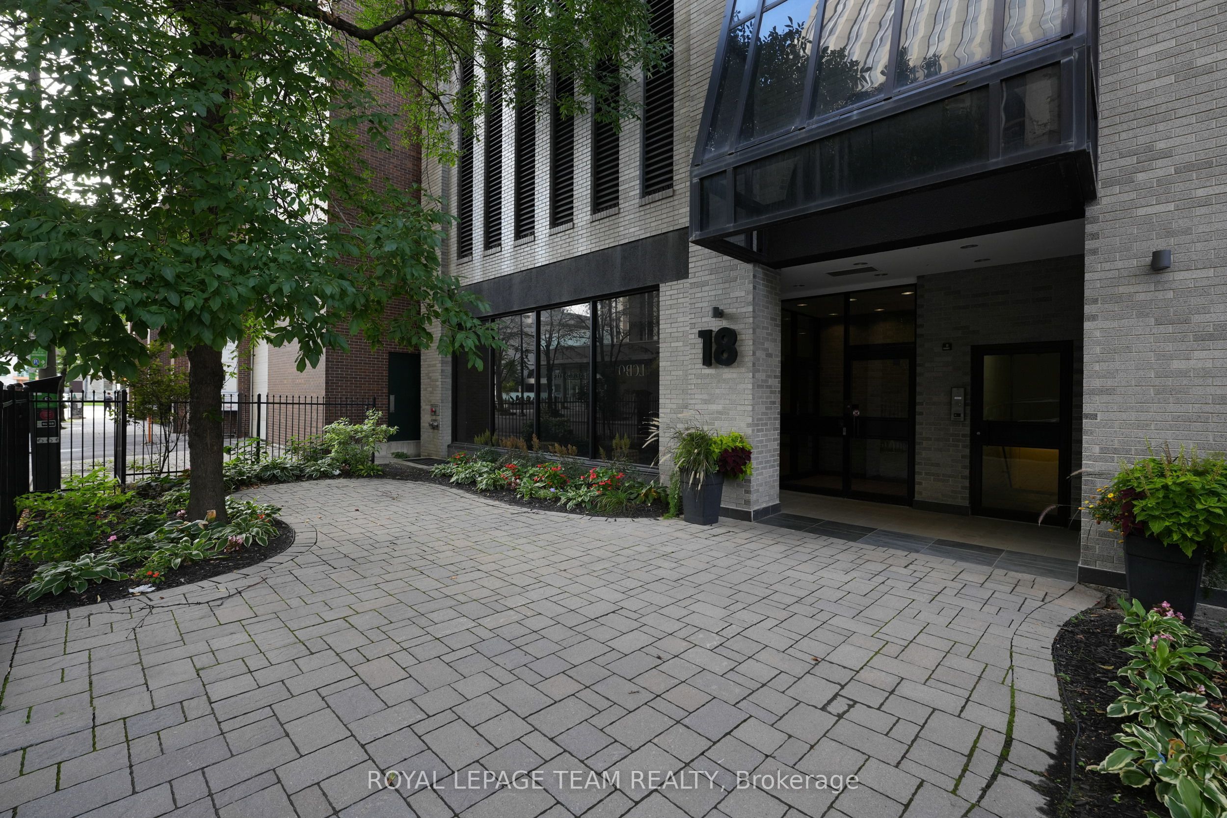 18 Nepean Street 903, Ottawa Centre, ON K2P 2L2 photo 3