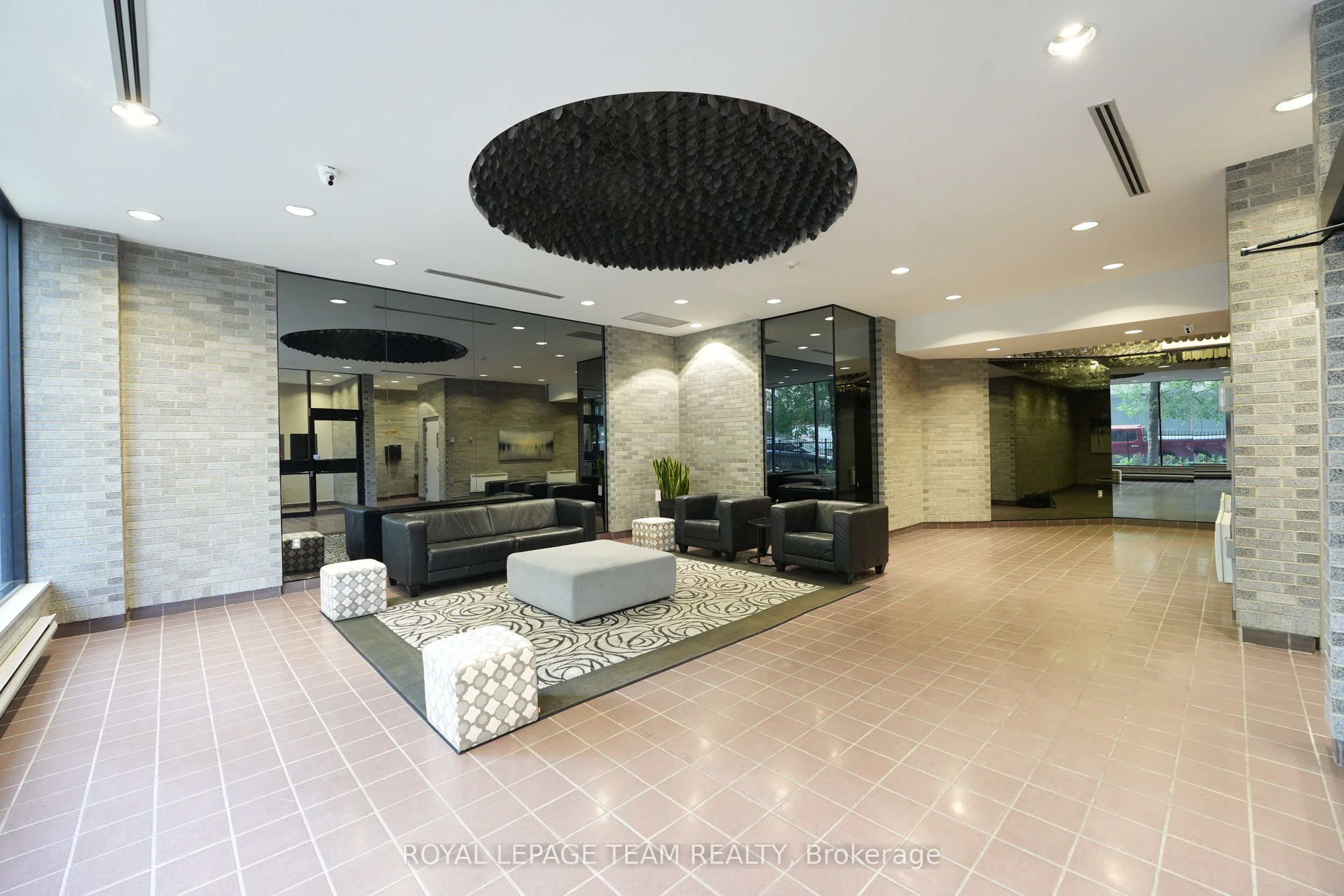 18 Nepean Street 903, Ottawa Centre, ON K2P 2L2 photo 4