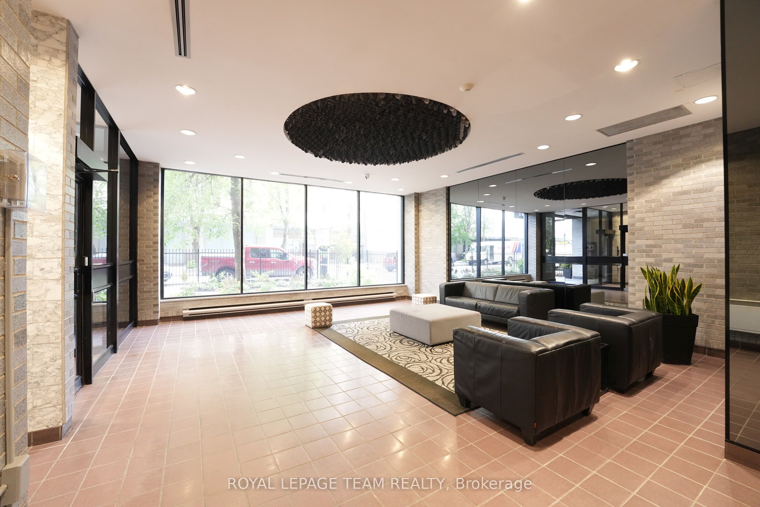 18 Nepean Street 903, Ottawa Centre, ON K2P 2L2 photo 5