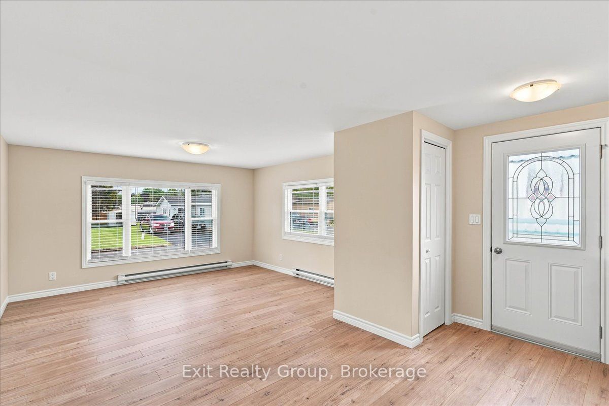 14 Nightingale Lane, Quinte West, ON K8N 4Z3 photo 3