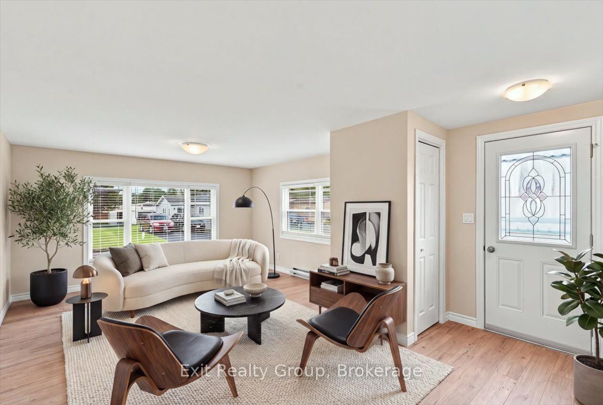 14 Nightingale Lane, Quinte West, ON K8N 4Z3 photo 4