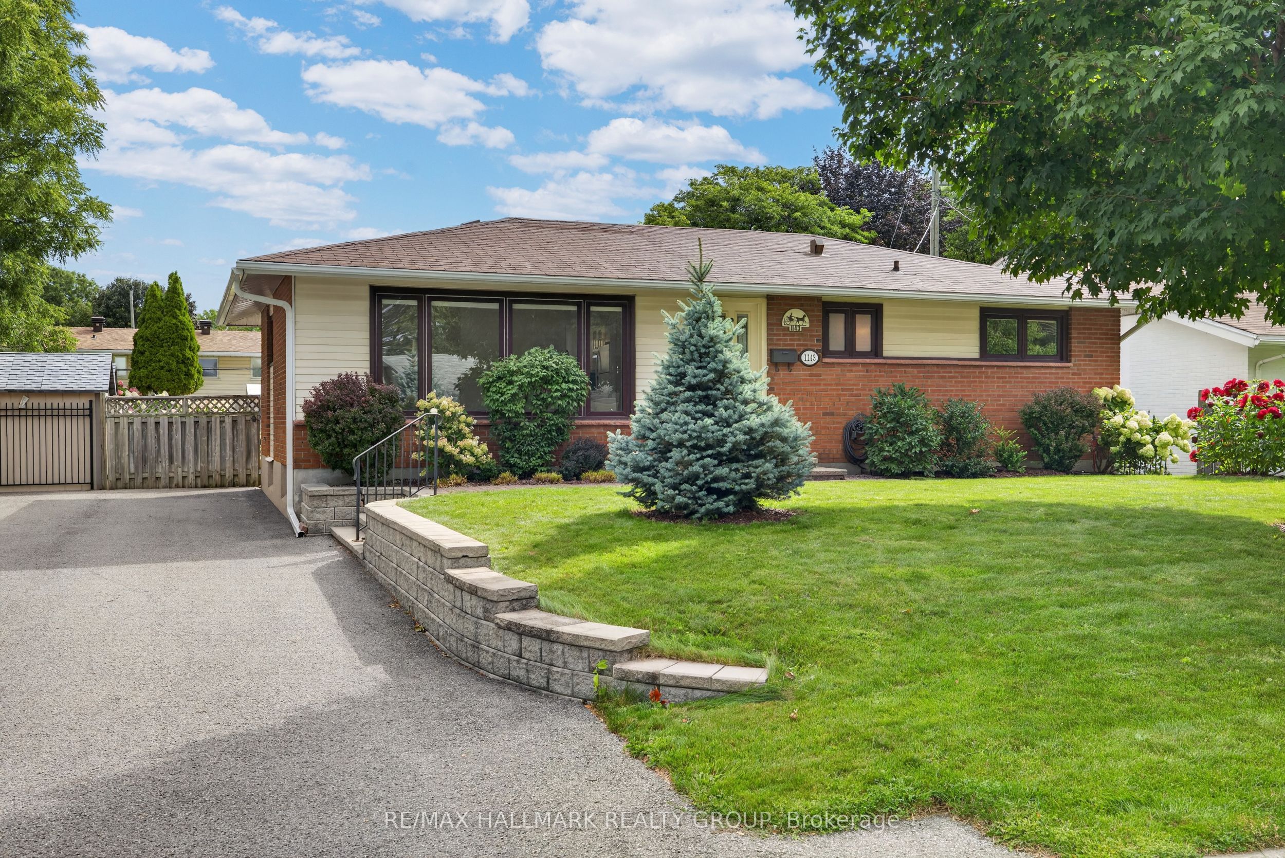 1143 Gateway Road, Parkway Park - Queensway Terrace S and Area, ON K2C 2W8