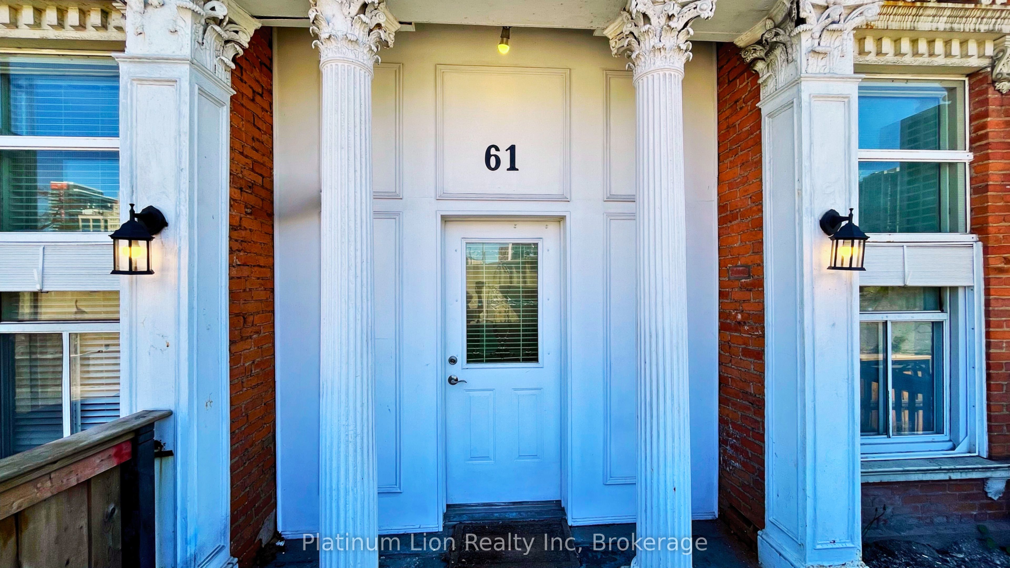 61 Hurst Place S, Hamilton, ON L8P 3E6