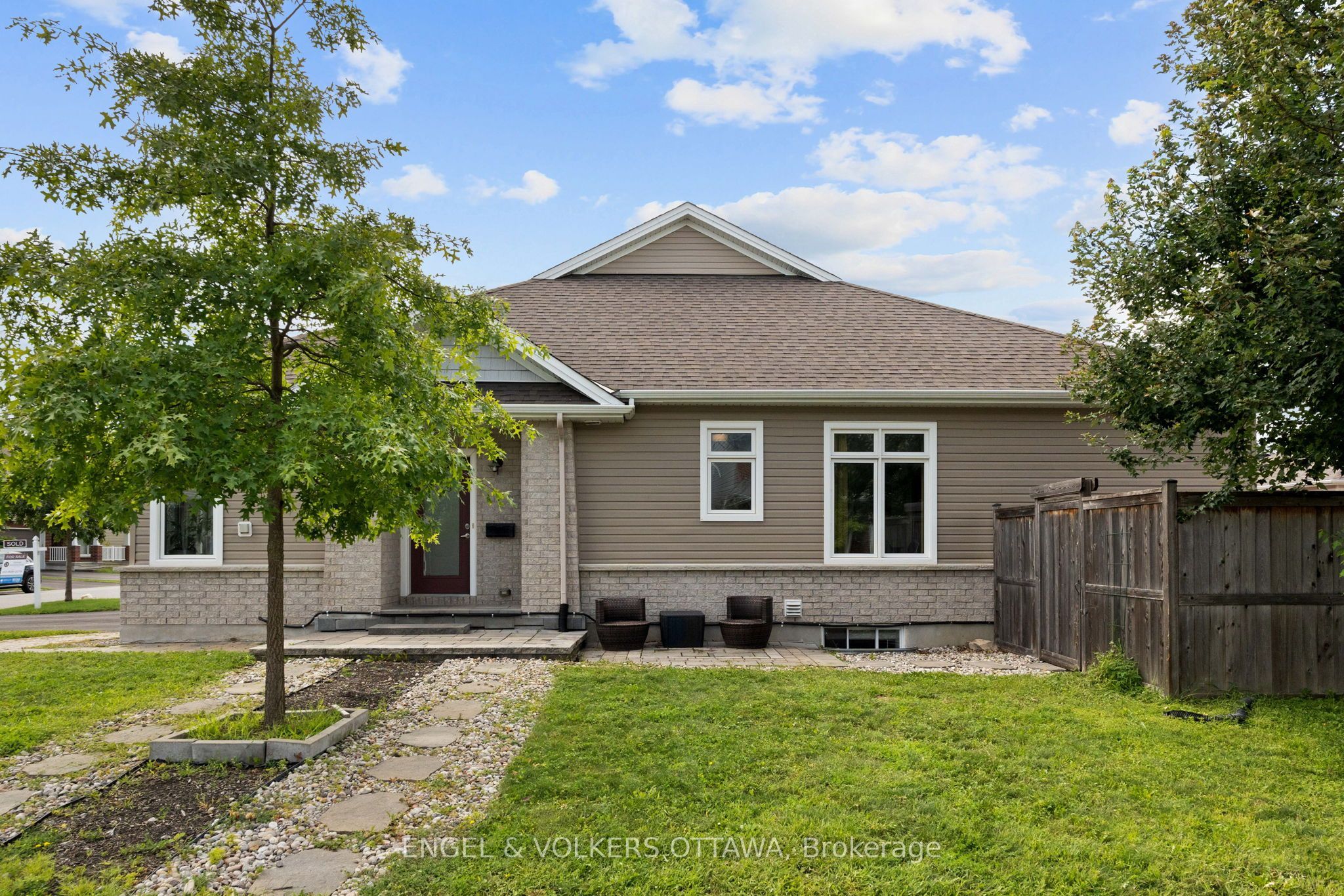 538 Silverbell Crescent, Blossom Park - Airport and Area, ON K1T 0P1 photo 2