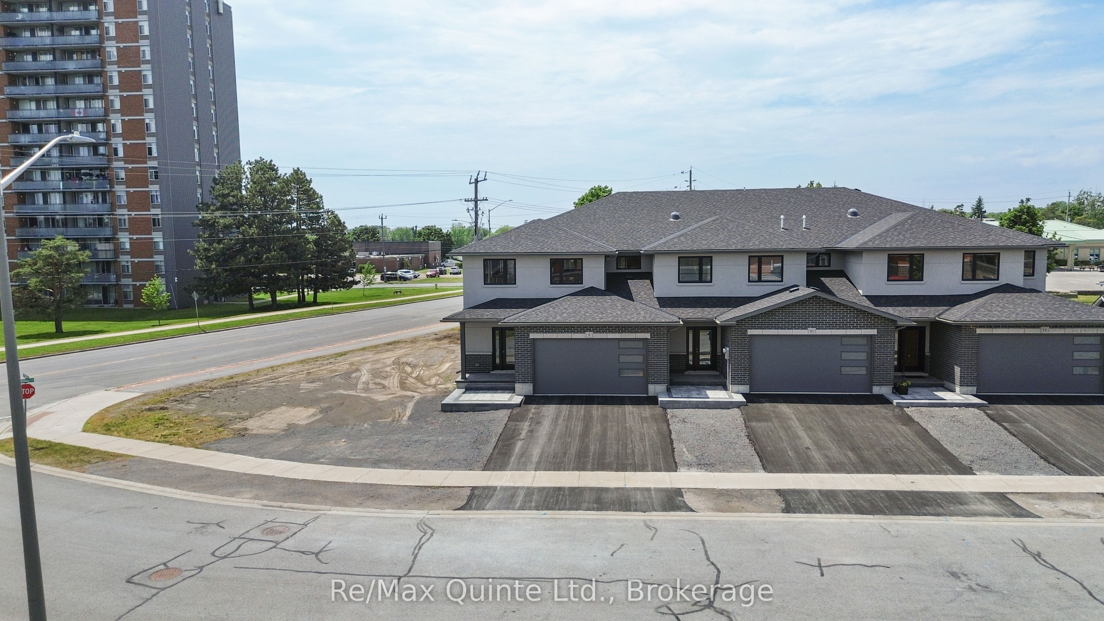 8 Stinson Avenue, Belleville, ON K8P 5N9 photo 3