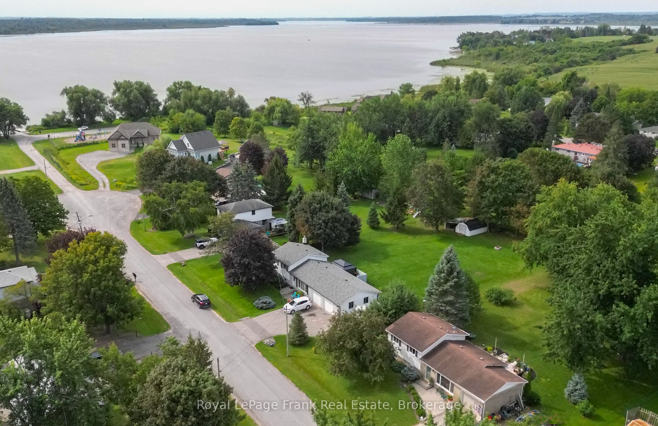 10 Chickadee Court, Kawartha Lakes, ON L9L 1B6 photo 3
