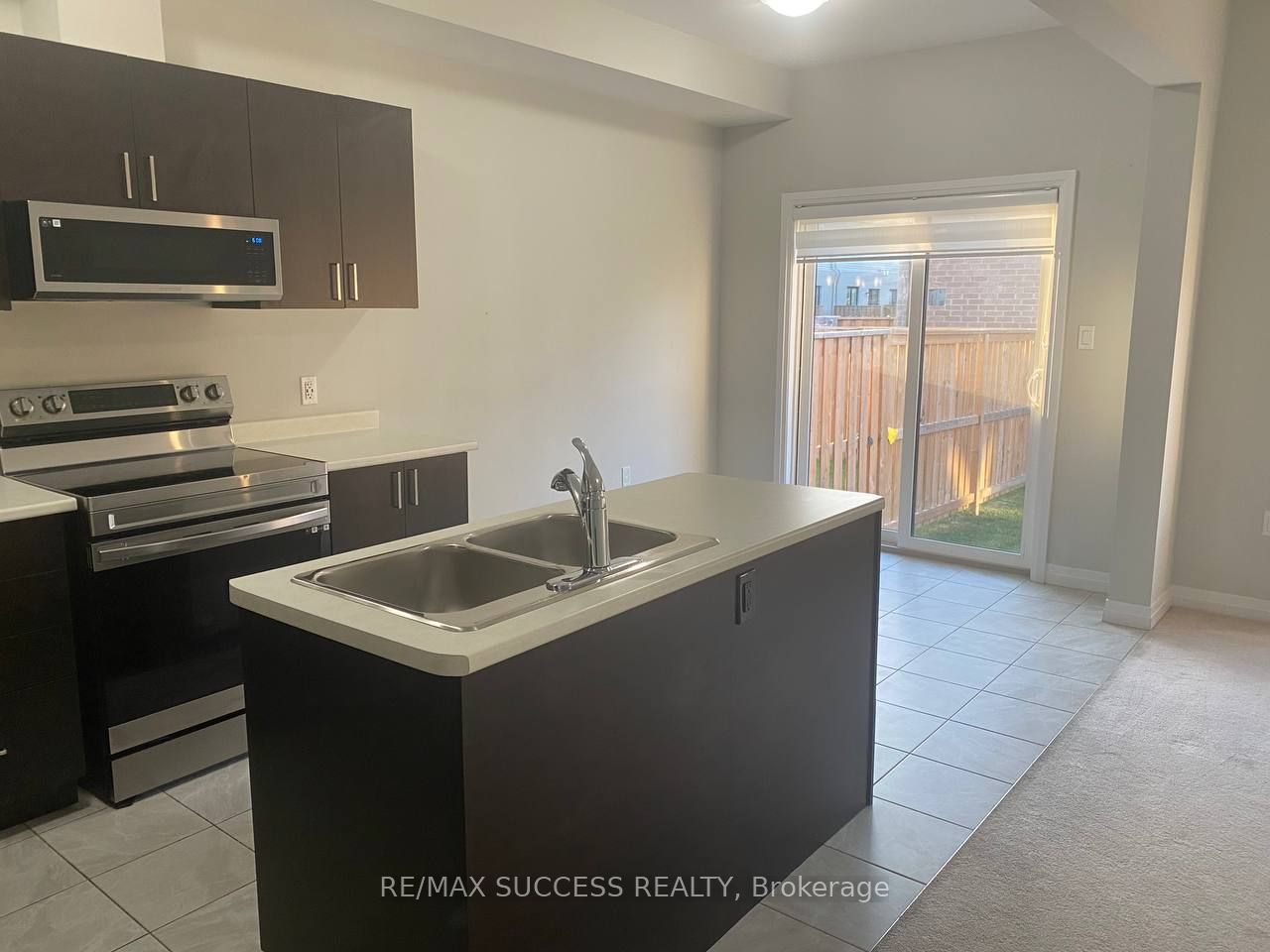 520 Grey Street 38, Brantford, ON N3S 0K1 photo 4