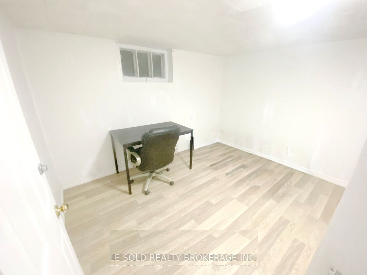 112 Leland Street Room Bsmt, Hamilton, ON L8S 3A2 photo 3