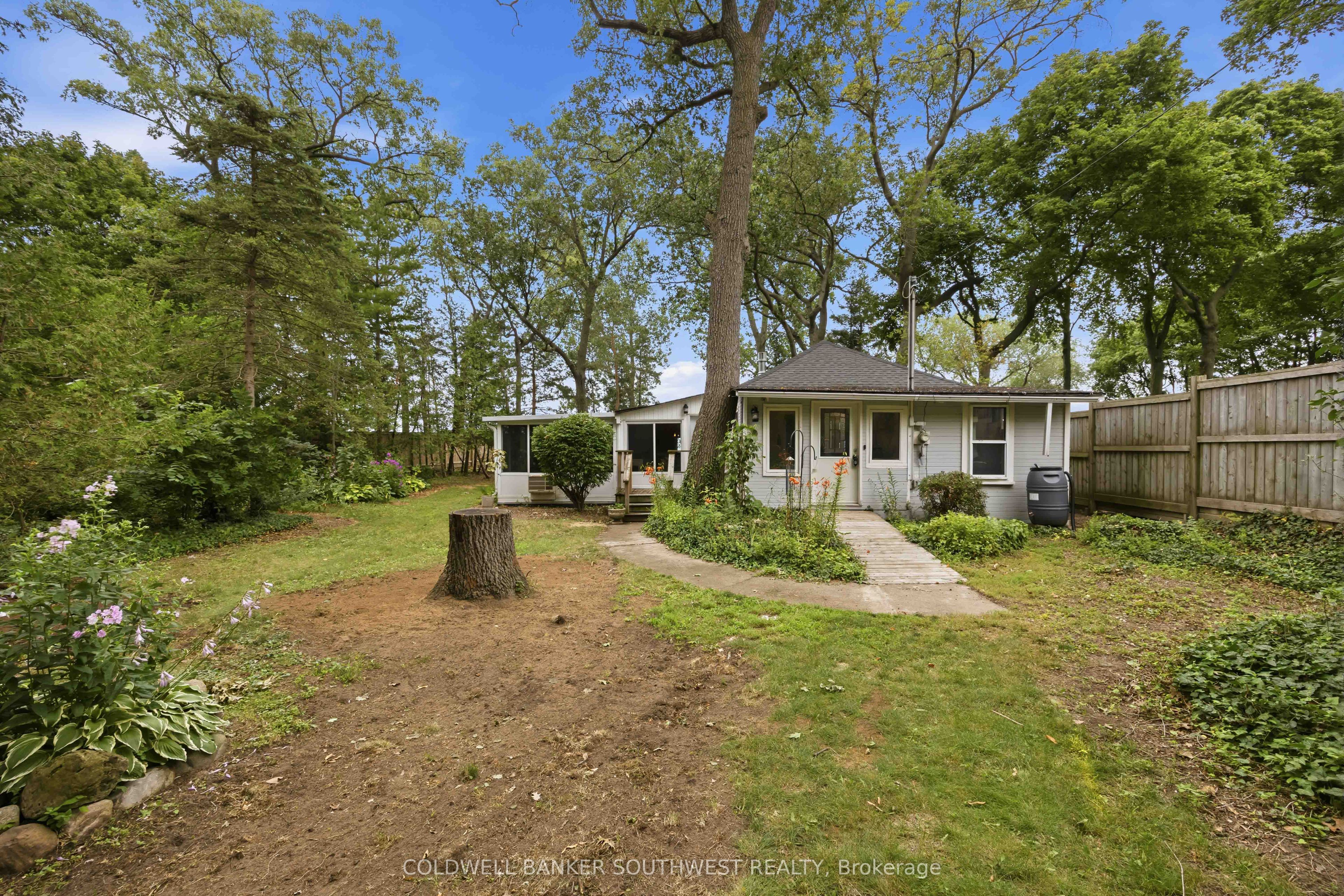 1996 Lakeshore Road, Sarnia, ON N7X 1E9