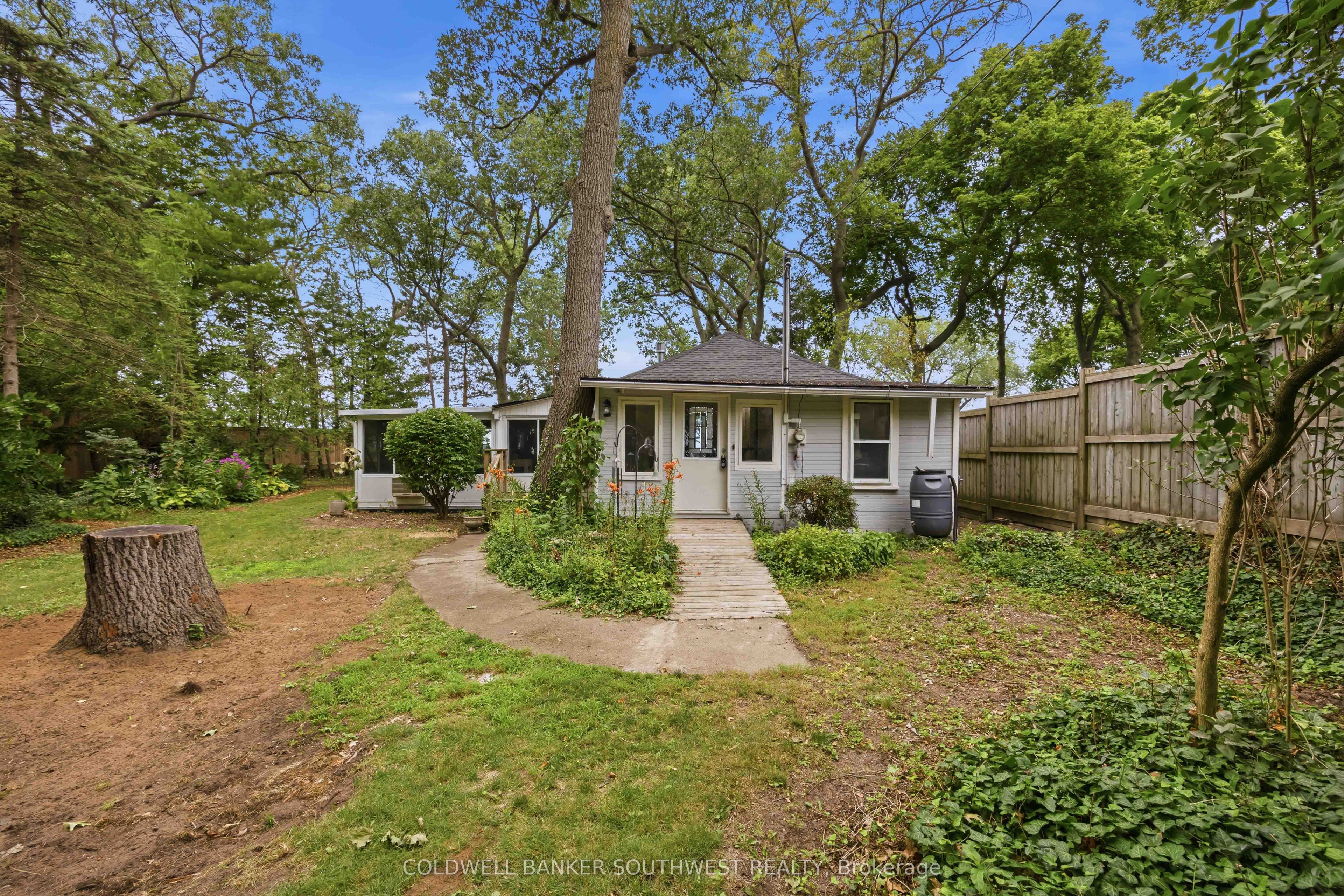1996 Lakeshore Road, Sarnia, ON N7X 1E9 photo 2