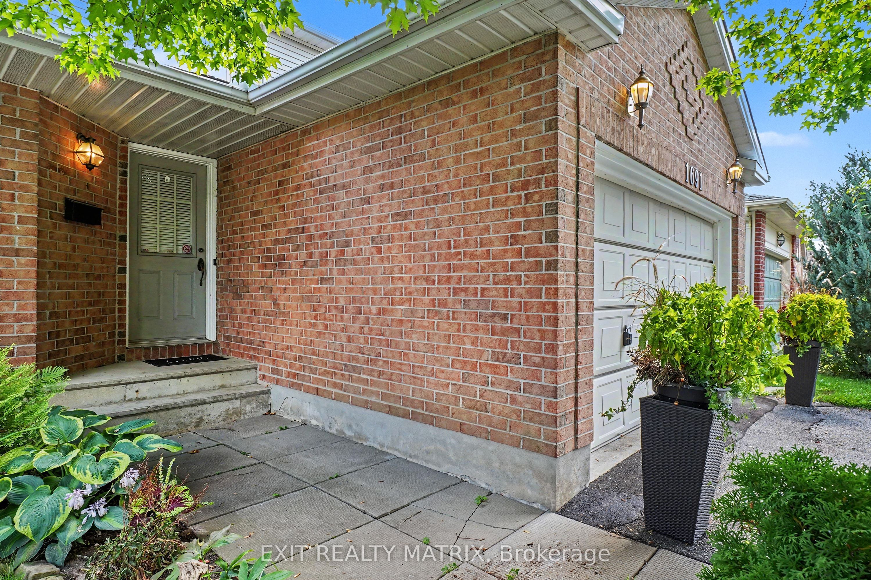 1691 Hunters Run Drive, Orleans - Convent Glen and Area, ON K1C 6X3 photo 4