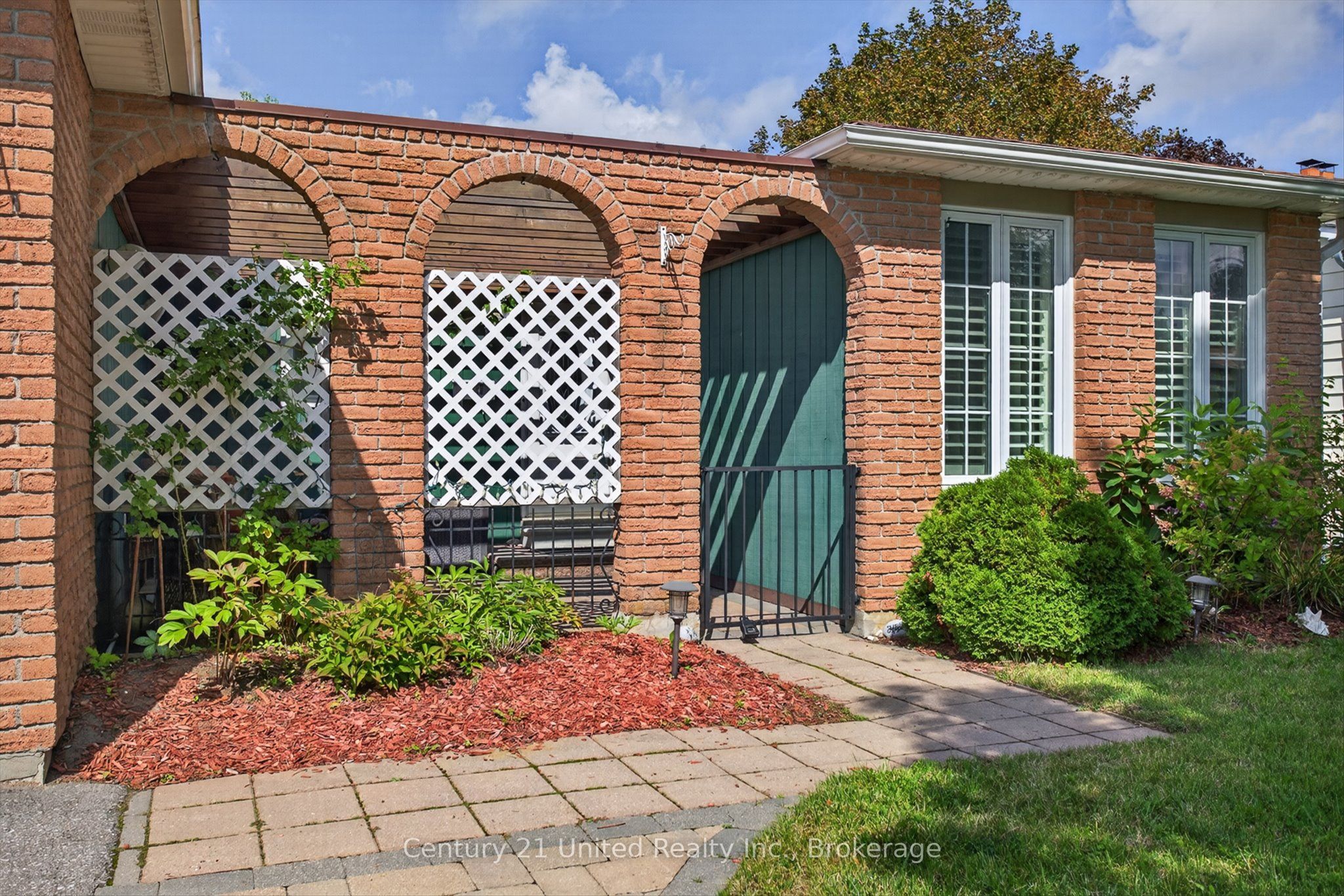 2121 Meadowview Road, Peterborough, ON K9L 1S5 photo 4