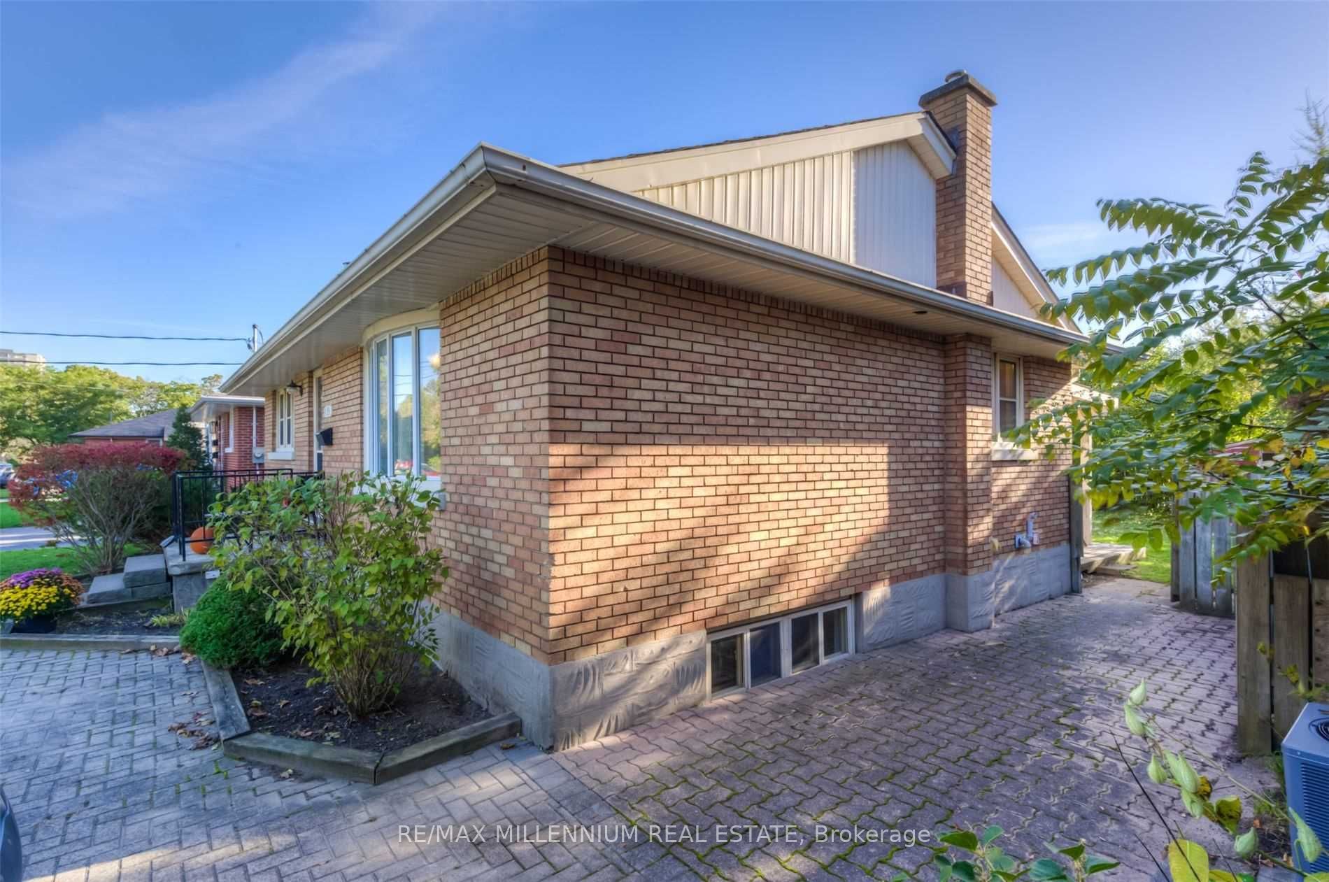 135 Byron Avenue, Kitchener, ON N2C 1Z7 photo 2