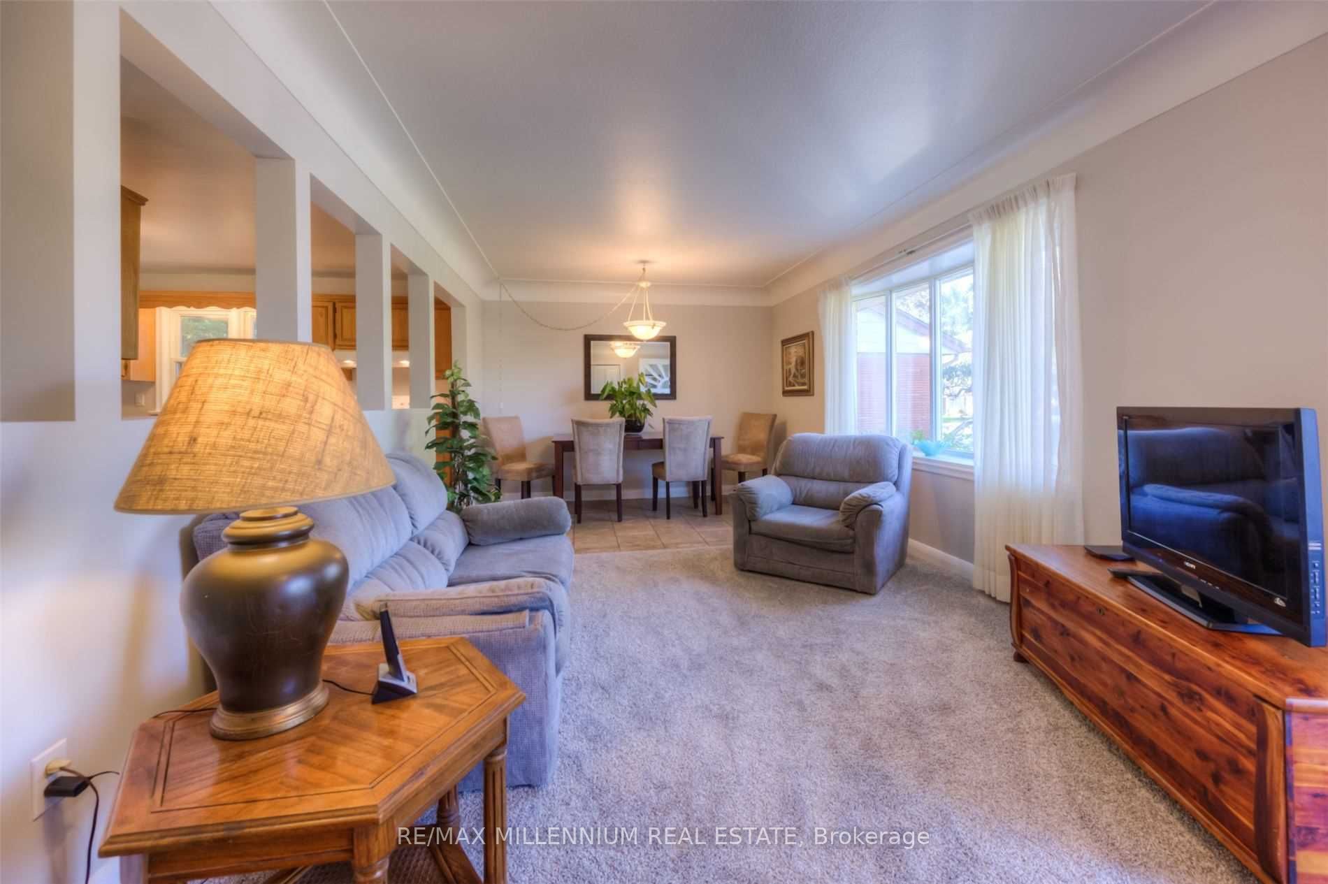 135 Byron Avenue, Kitchener, ON N2C 1Z7 photo 3