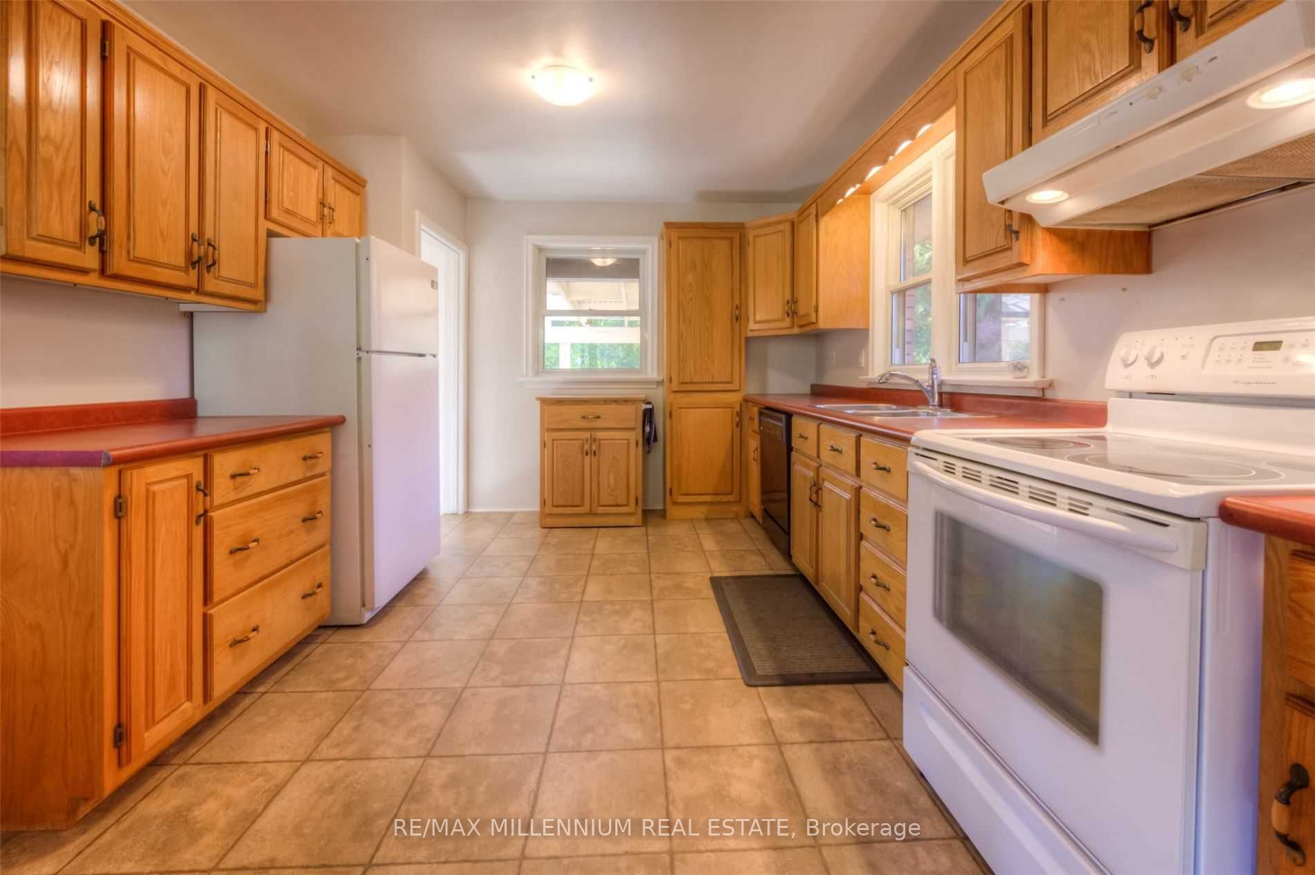 135 Byron Avenue, Kitchener, ON N2C 1Z7 photo 5