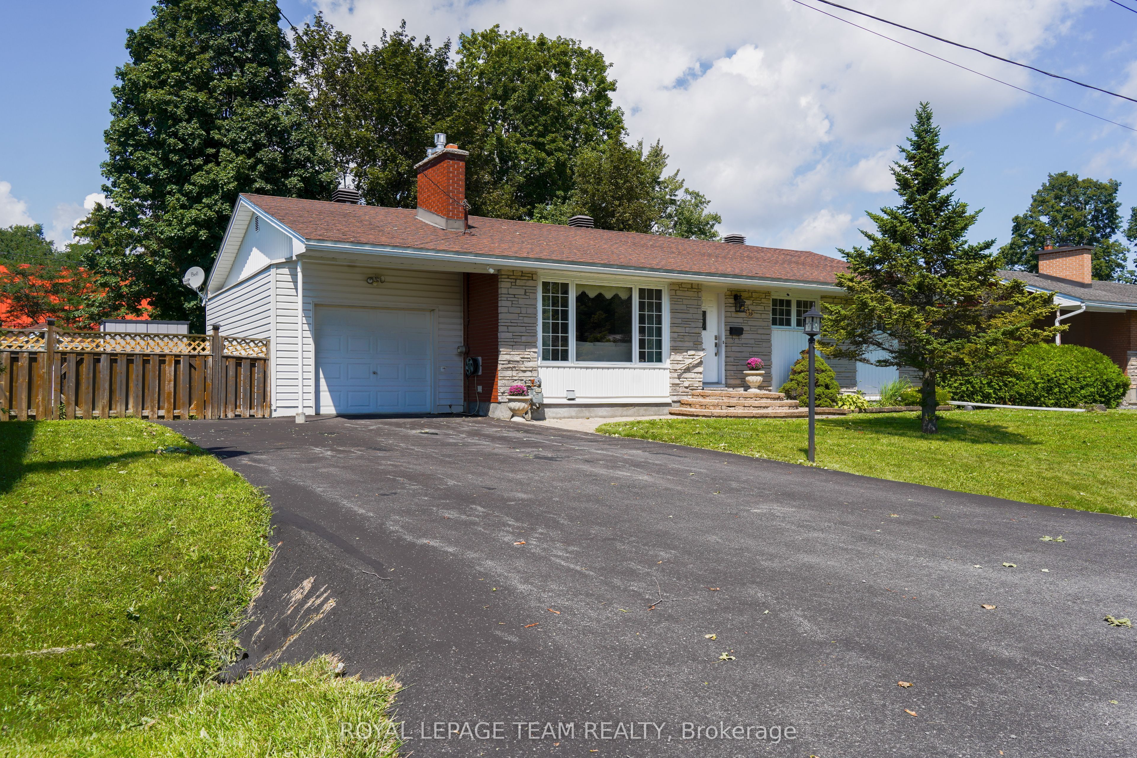29 Epworth Avenue, Meadowlands - Crestview and Area, ON K2G 2L6
