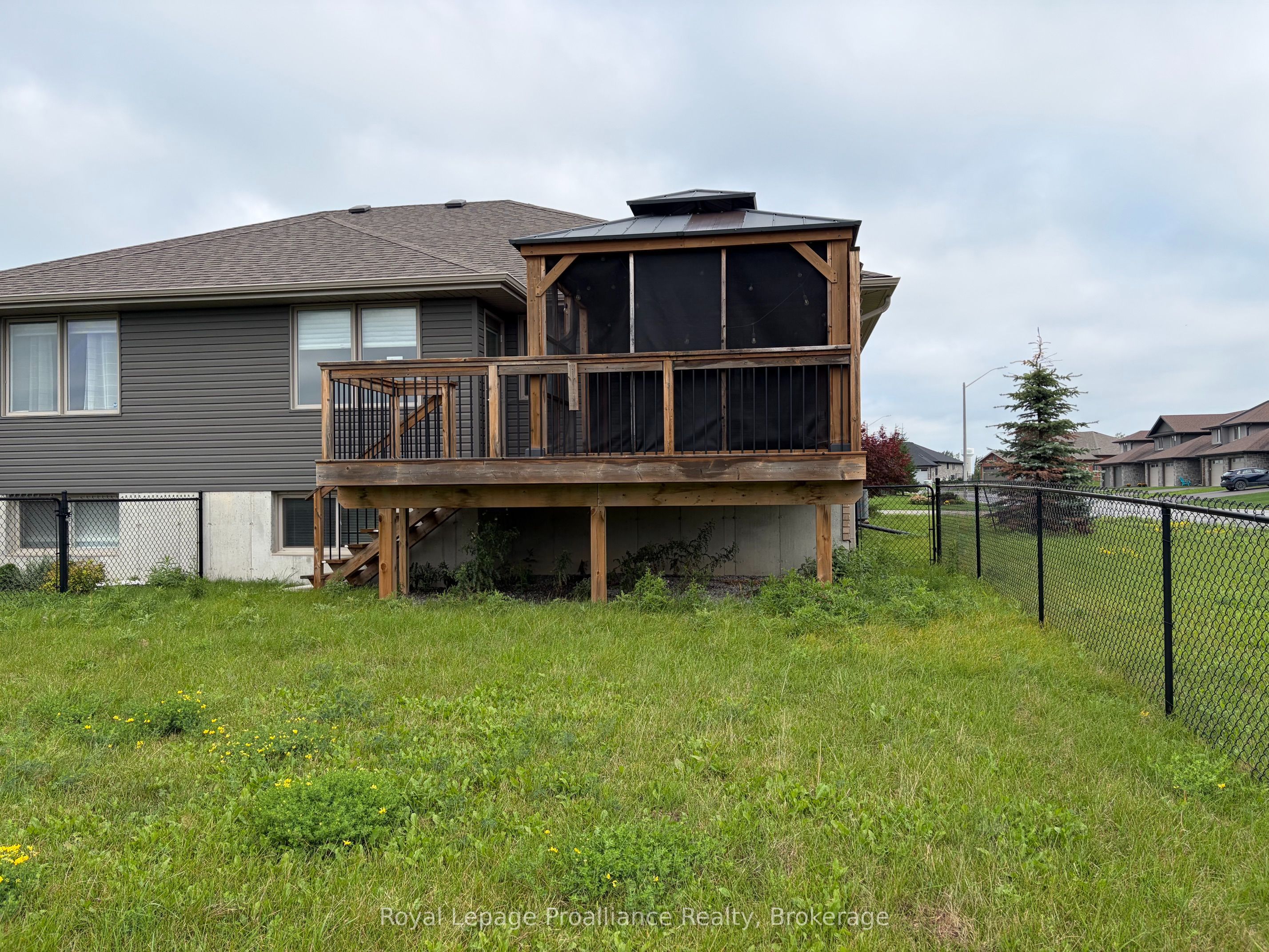 49 Hillside Meadow Drive, Quinte West, ON K8V 0J5 photo 2