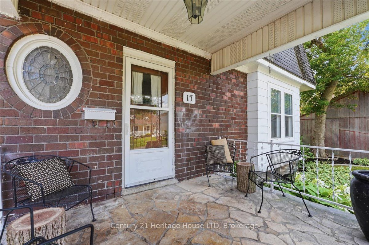 17 Elizabeth Street E, Welland, ON L3C 4M2 photo 3