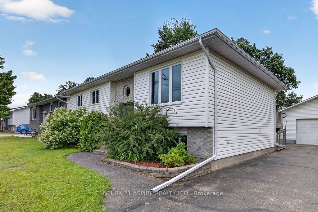 50 Portage Road, Petawawa, ON K8H 3M8 photo 3