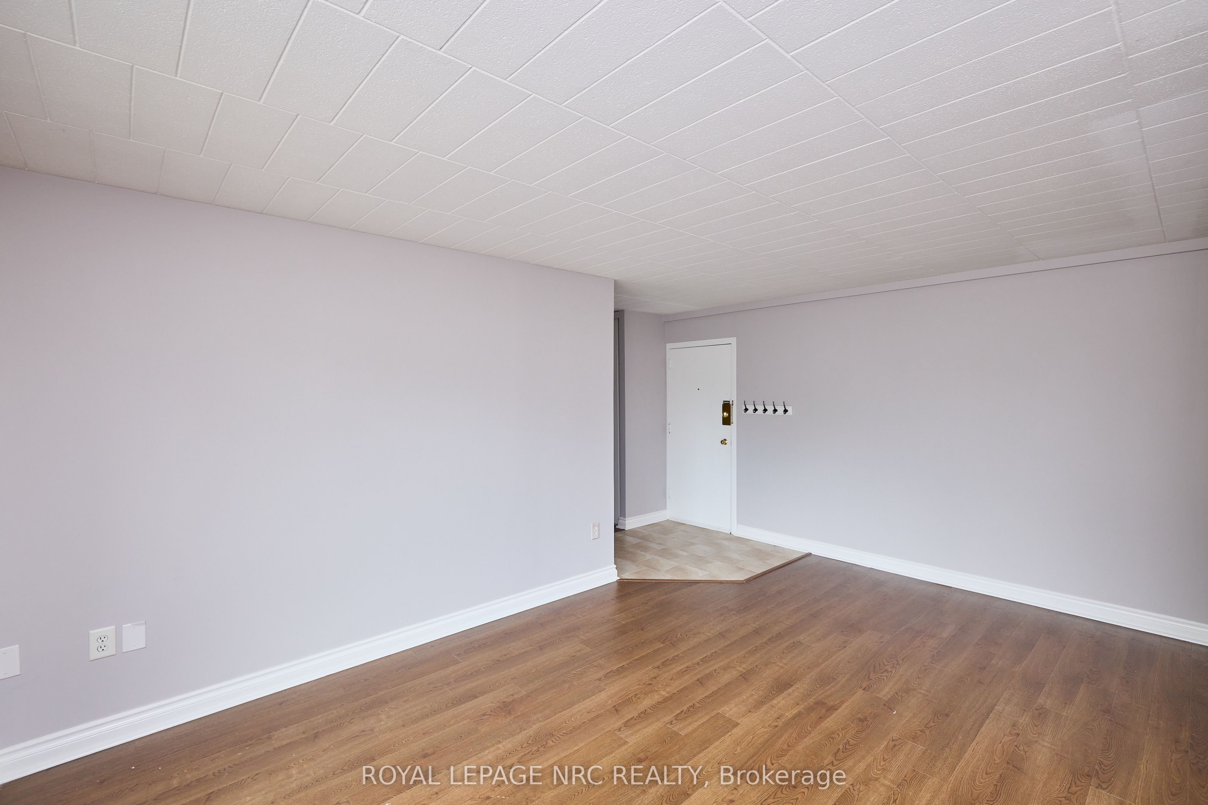 98 Woodlawn Road 11, Welland, ON L3C 3J5 photo 4