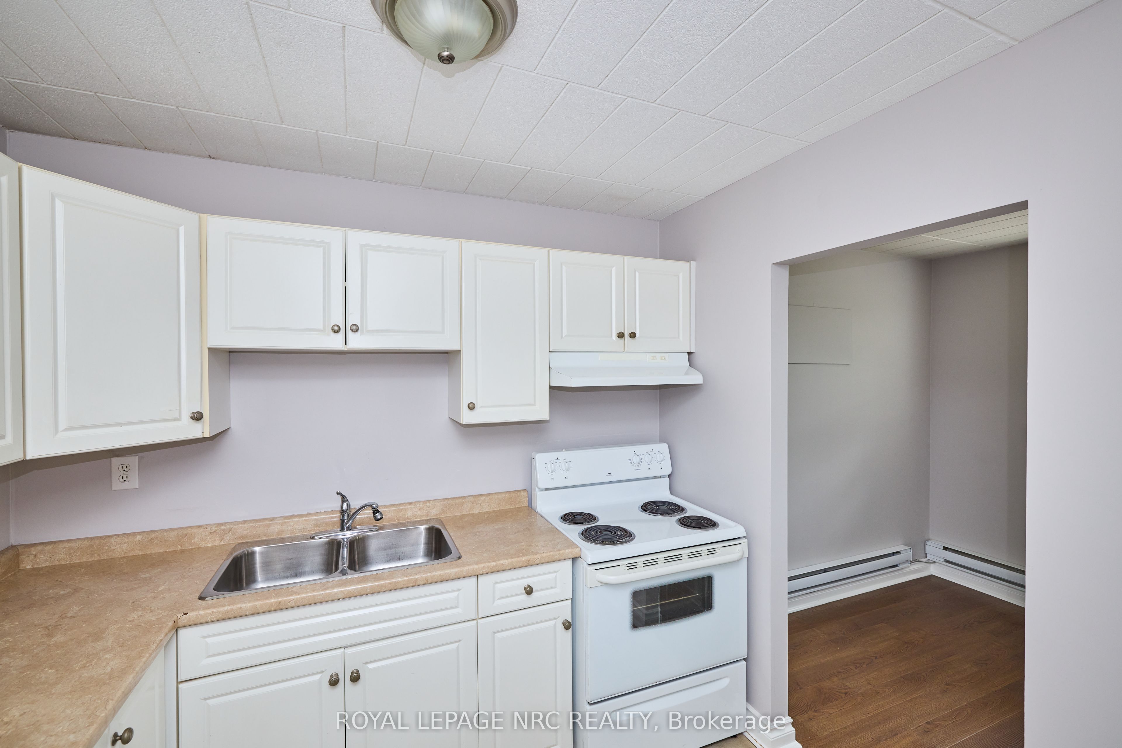 98 Woodlawn Road 11, Welland, ON L3C 3J5 photo 5