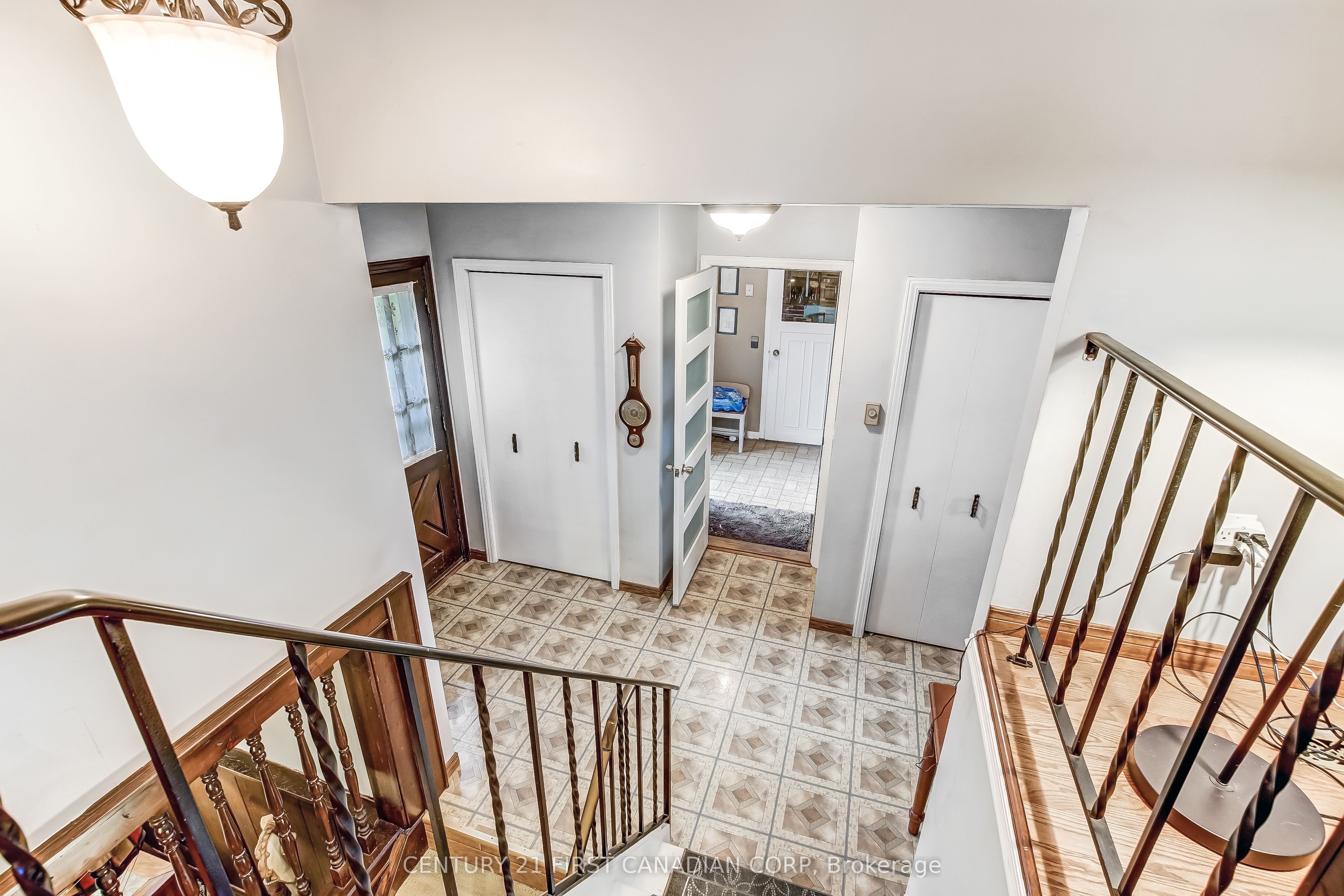 6892 Century Drive, Strathroy-Caradoc, ON N6B 3N1 photo 3