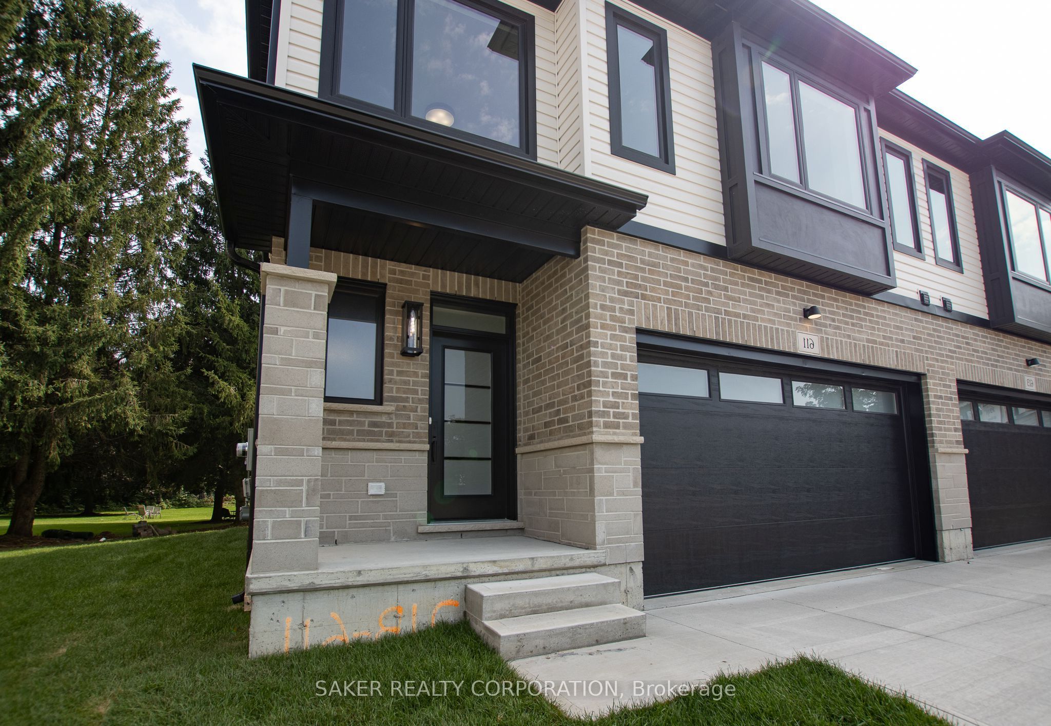 621 REGENT Street, Strathroy-Caradoc, ON N0L 1W0 photo 2