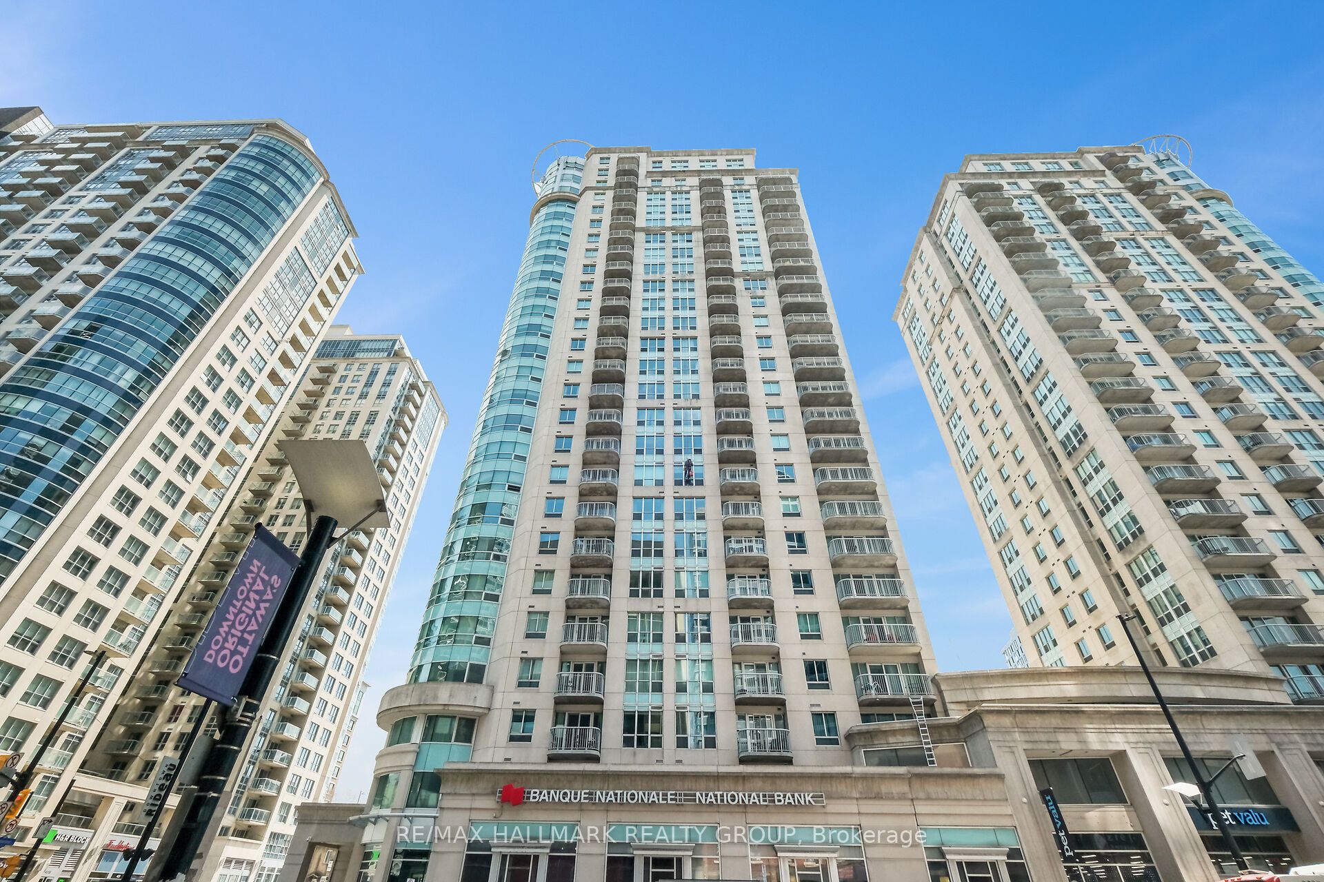 234 Rideau Street 2404, Lower Town - Sandy Hill, ON K1N 0A9 photo 3