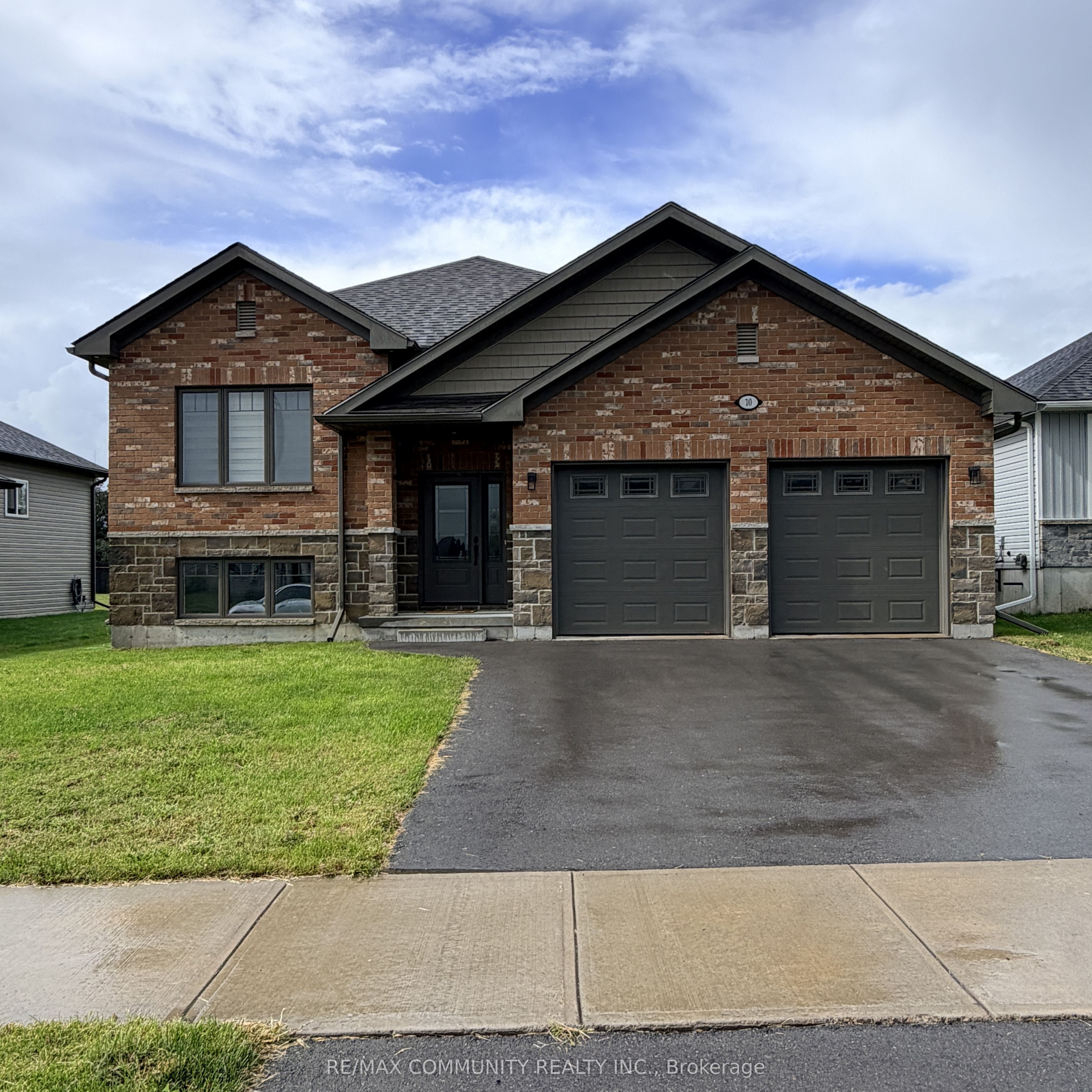 10 Redwood Drive, Belleville, ON K8N 0K4