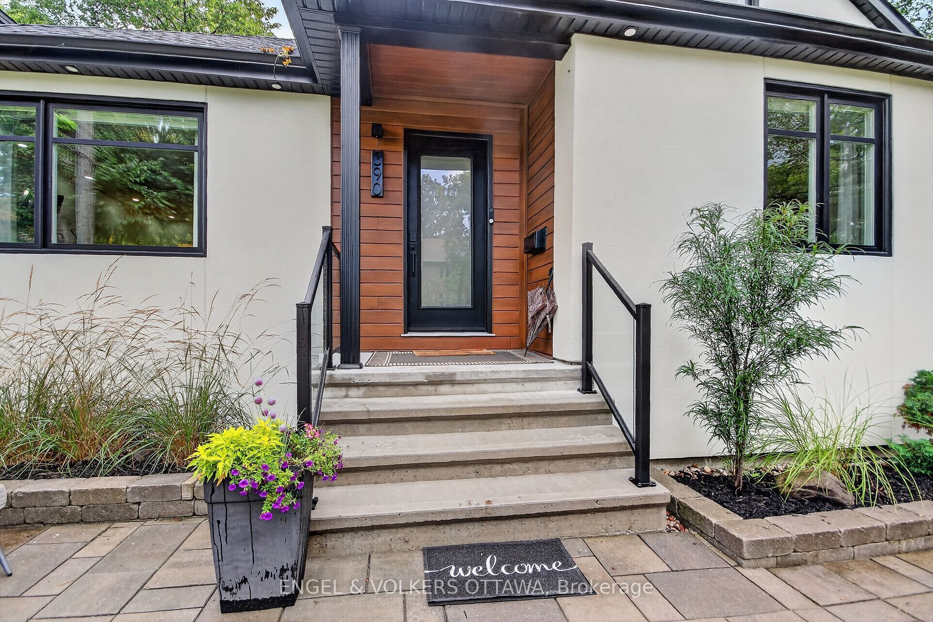 390 W Princeton Avenue, Carlingwood - Westboro and Area, ON K2A 0M7 photo 2