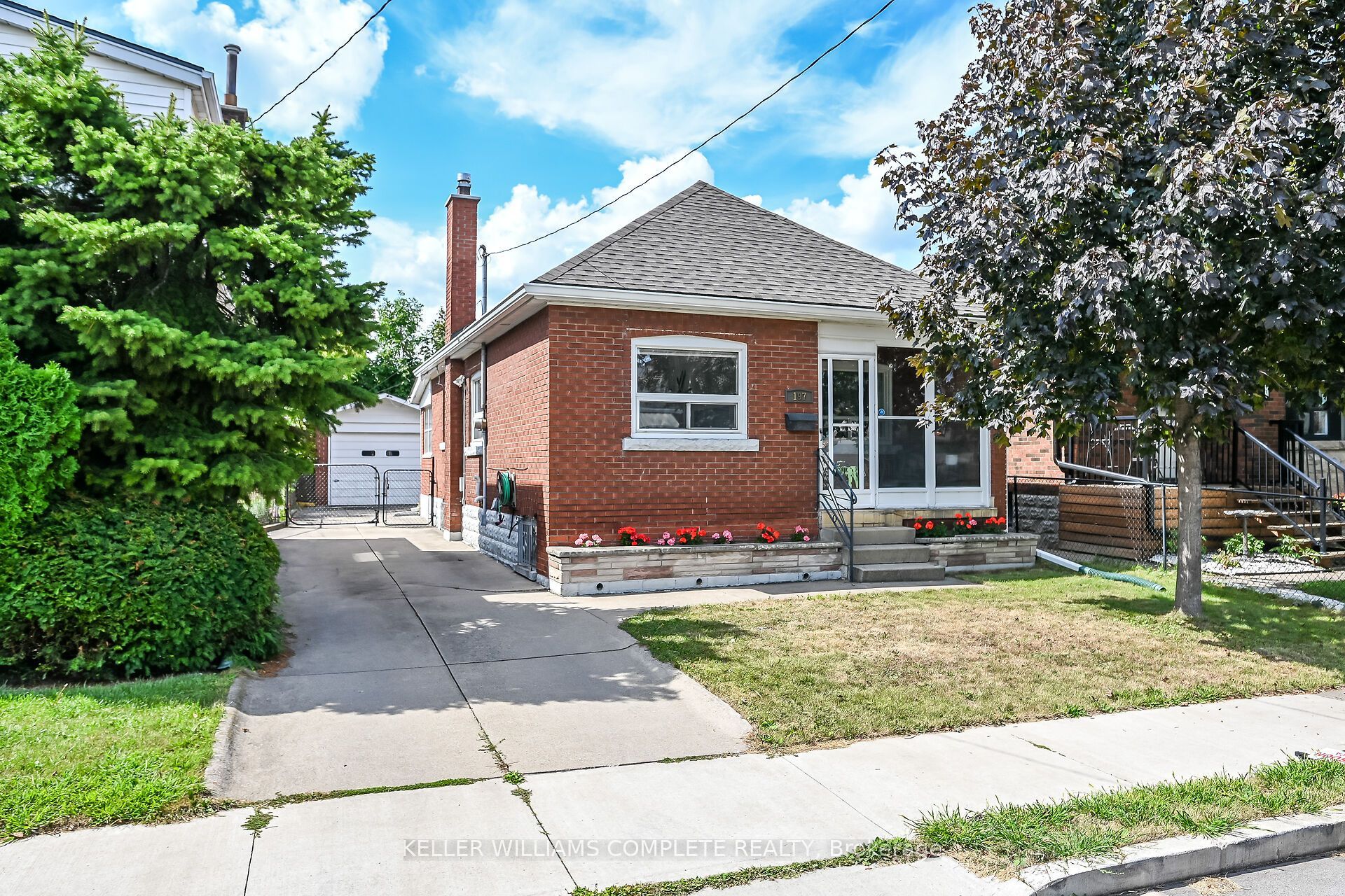 197 FAIRFIELD Avenue, Hamilton, ON L9H 5H3 photo 2