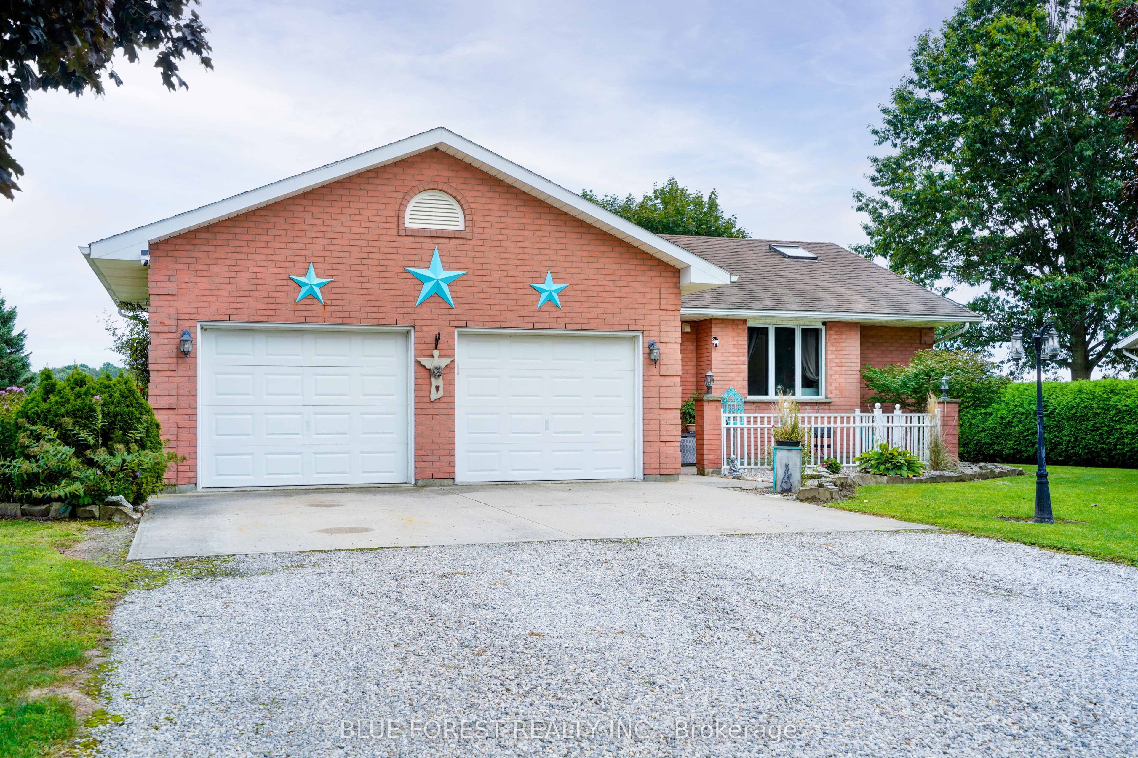 23081 PIONEER Line, West Elgin, ON N0L 2C0 photo 2