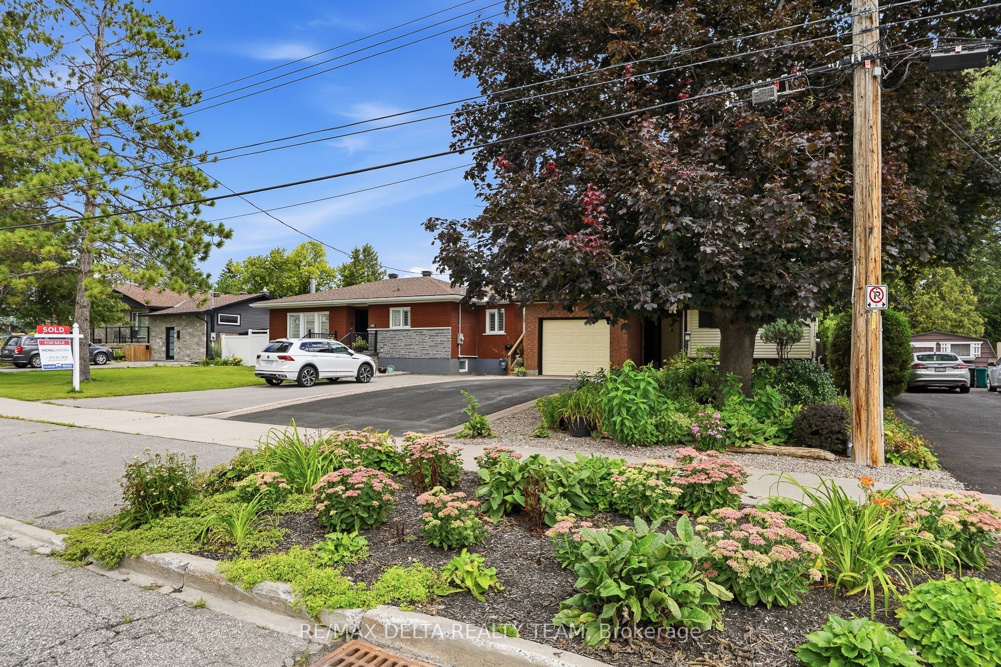 1587 Maxime Street, Cyrville - Carson Grove - Pineview, ON K1B 3K9 photo 2