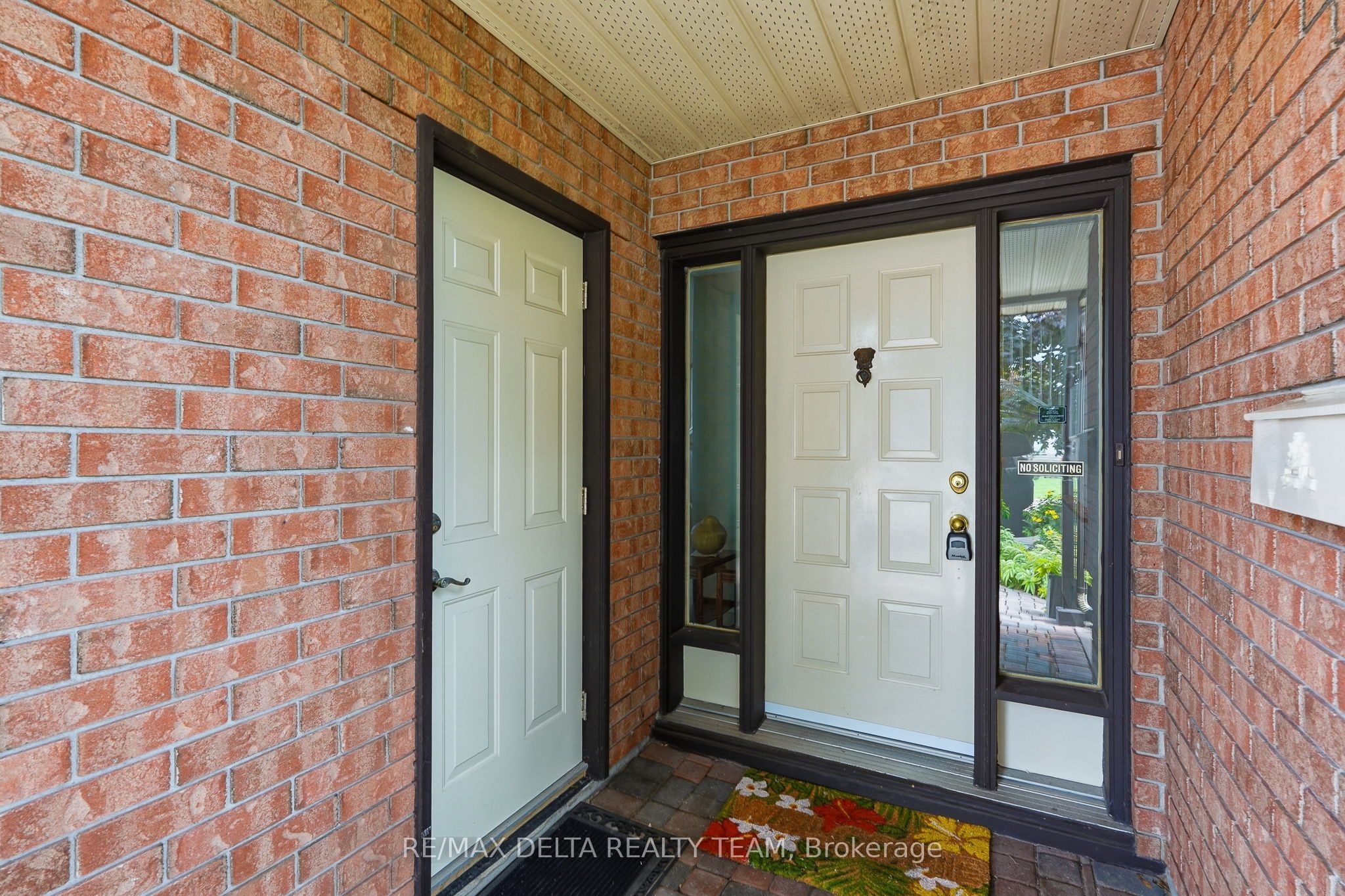 1587 Maxime Street, Cyrville - Carson Grove - Pineview, ON K1B 3K9 photo 3