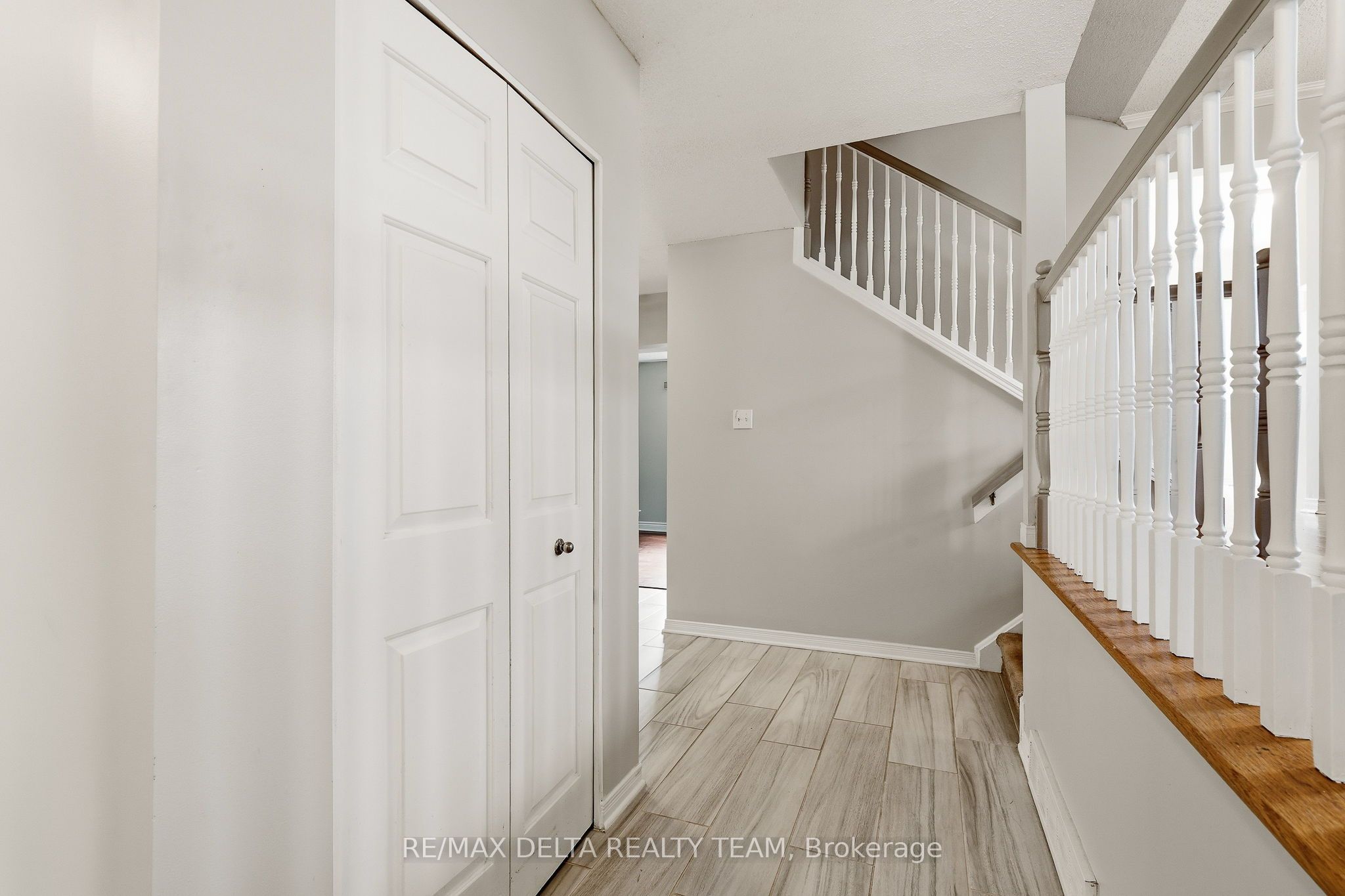 1587 Maxime Street, Cyrville - Carson Grove - Pineview, ON K1B 3K9 photo 5