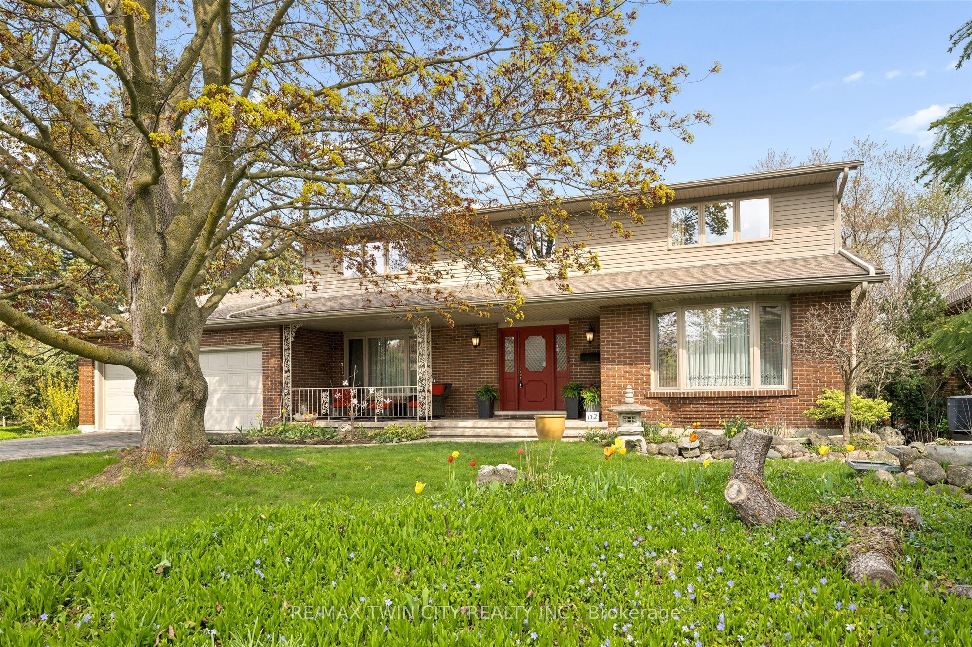 142 Carson Drive, Kitchener, ON N2B 2Z2 photo 2
