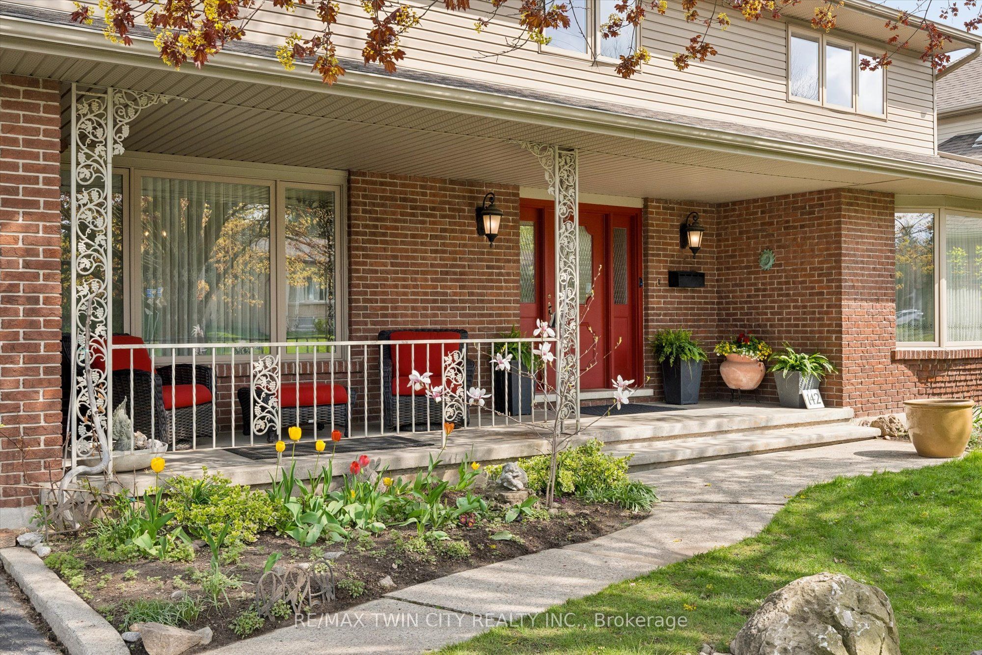142 Carson Drive, Kitchener, ON N2B 2Z2 photo 3