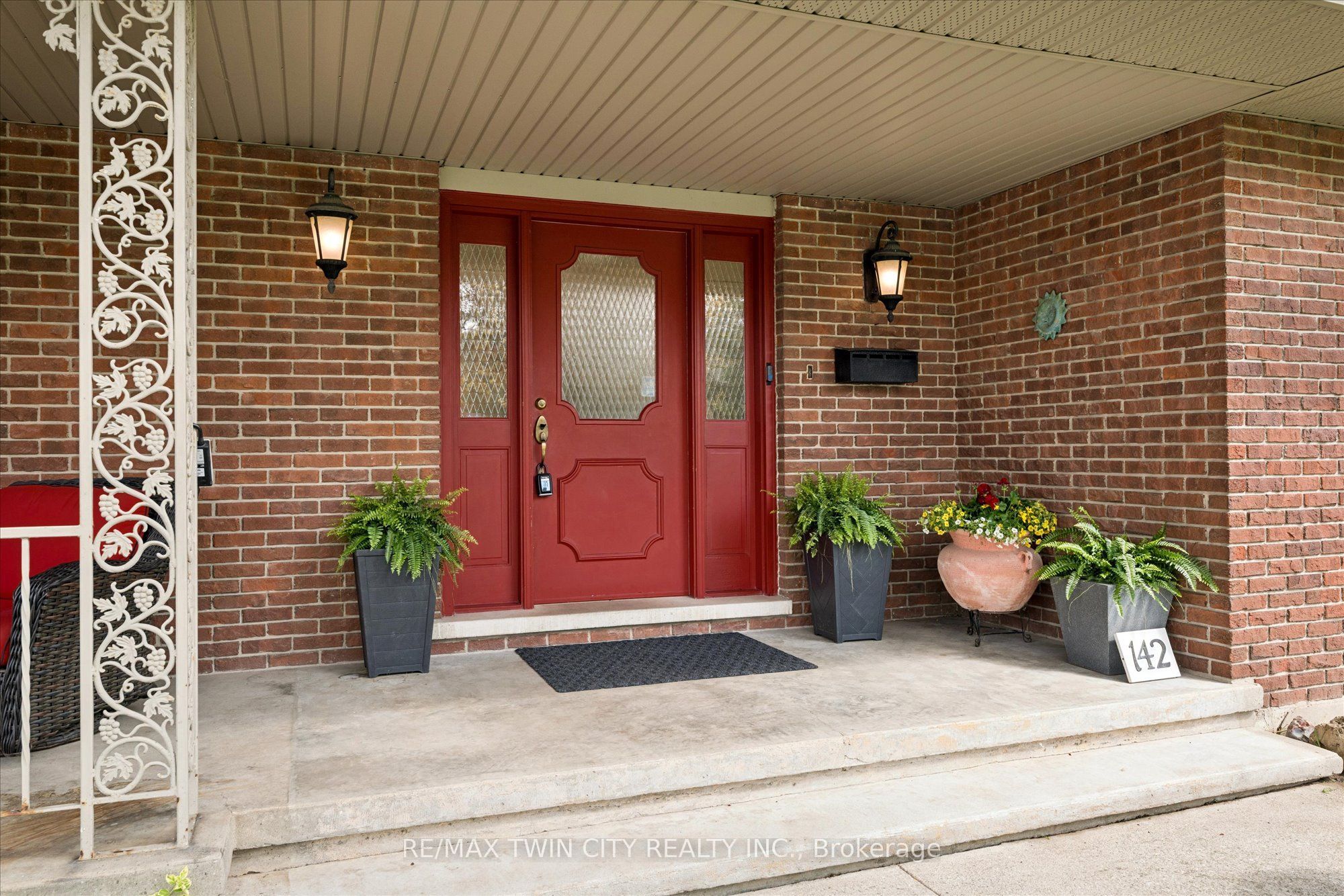 142 Carson Drive, Kitchener, ON N2B 2Z2 photo 4