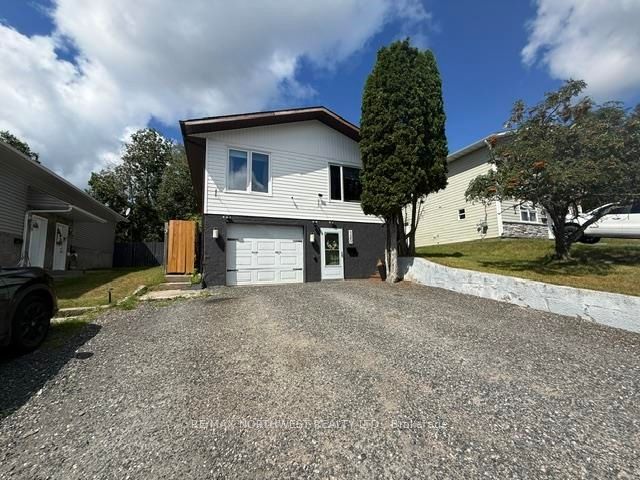 120 Minto Cres, Kenora, ON P9N 3K2 photo 2
