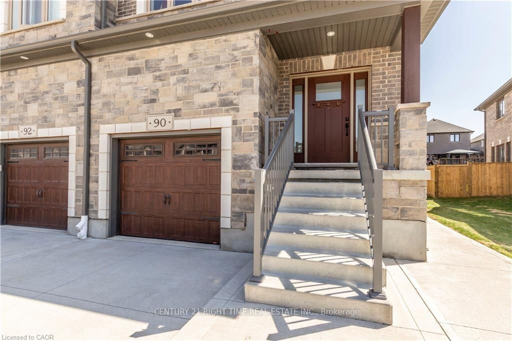 90 Hollybrook Trail, Kitchener, ON N2R 0M7 photo 3